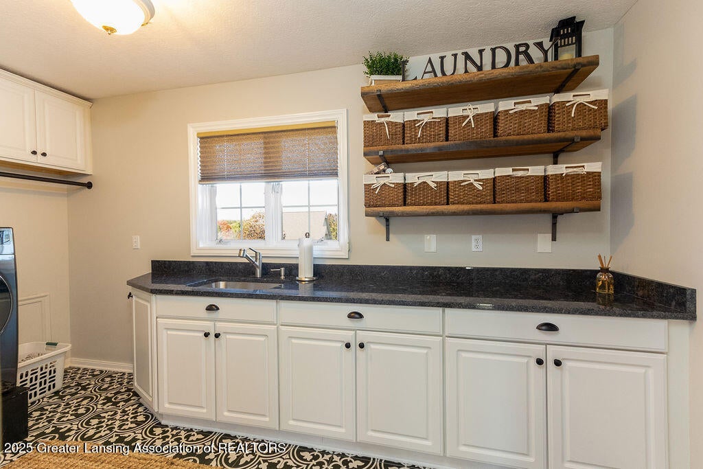 Okemos, Michigan, 48864, United States, 4 Bedrooms Bedrooms, ,5 BathroomsBathrooms,Residential,Active,1998602