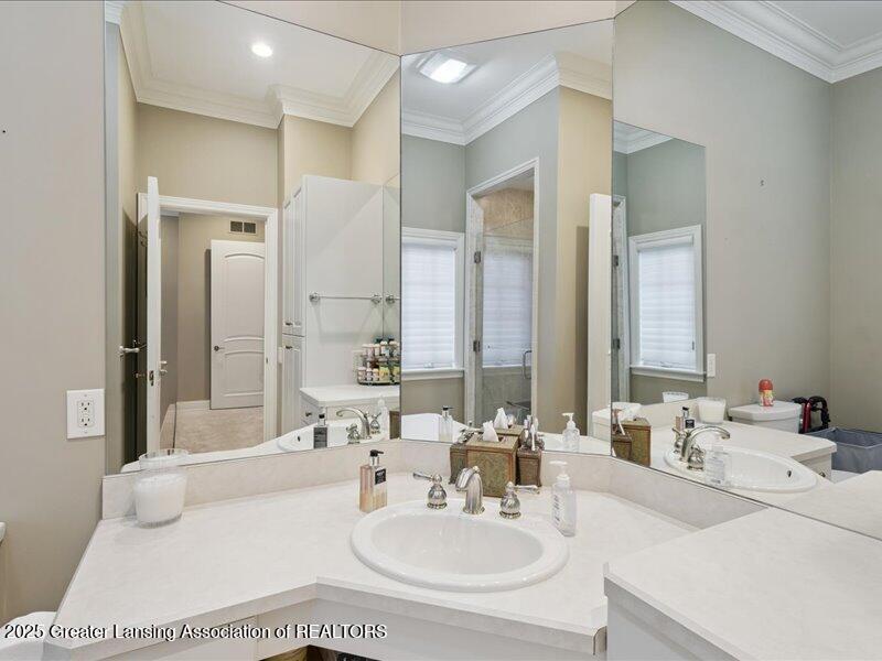 East Lansing, Michigan, 48823, United States, 8 Bedrooms Bedrooms, ,10 BathroomsBathrooms,Residential,Active,1988469