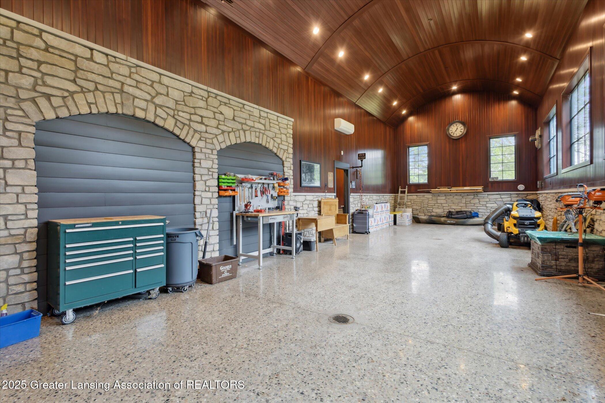 Lansing, Michigan, 48911, United States, 5 Bedrooms Bedrooms, ,5 BathroomsBathrooms,Residential,Active,1988463