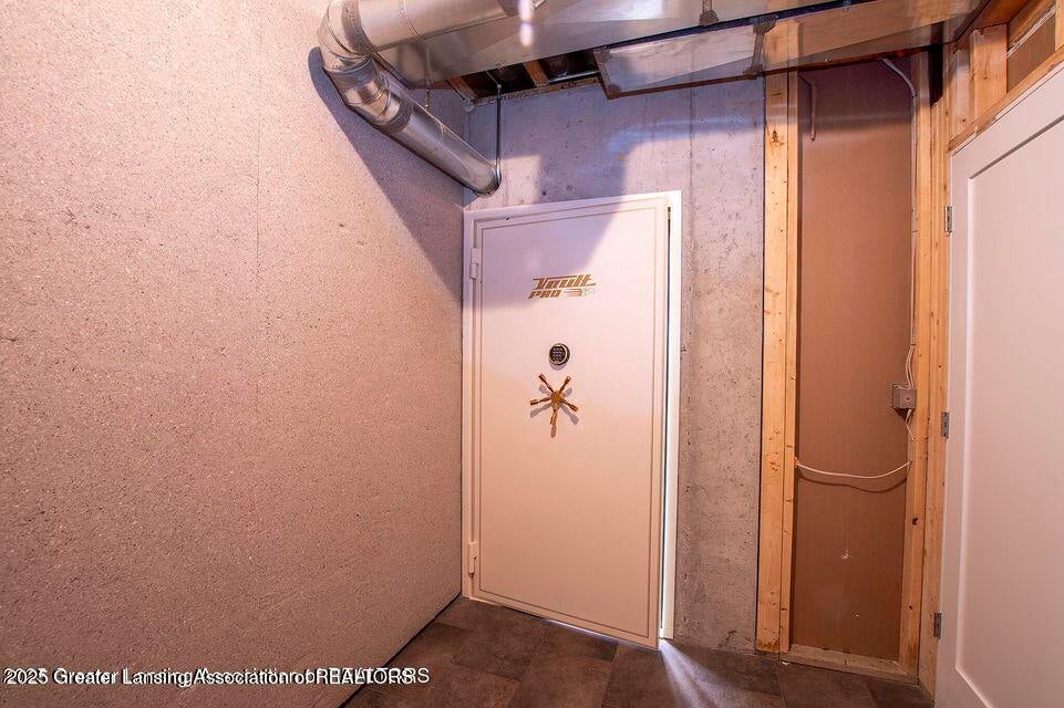 Grand Ledge, Michigan, 48837, United States, 4 Bedrooms Bedrooms, ,5 BathroomsBathrooms,Residential,Contingent,2006820