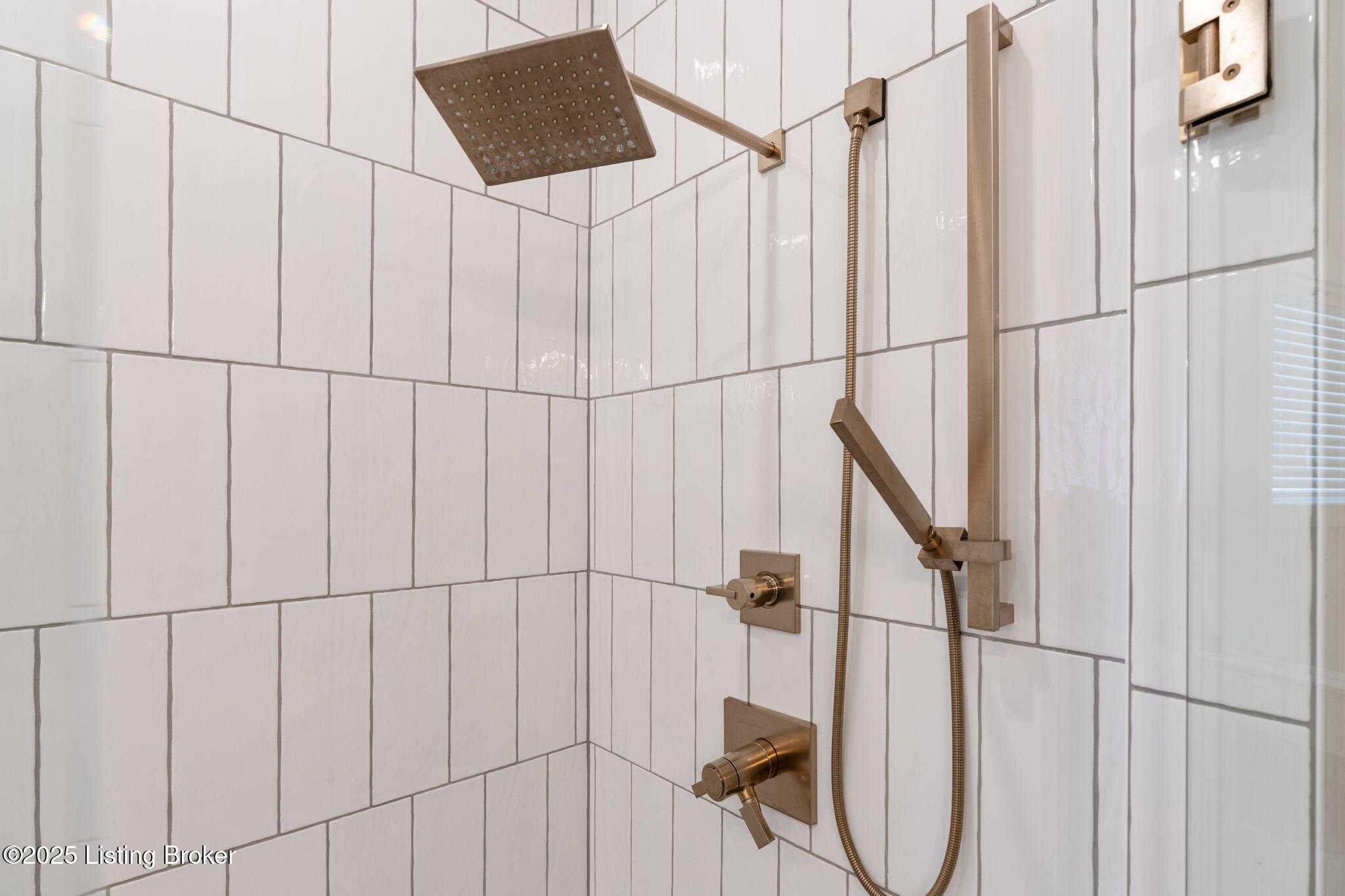 Crestwood, Kentucky, 40014, United States, 5 Bedrooms Bedrooms, ,5 BathroomsBathrooms,Residential,Active,1880027