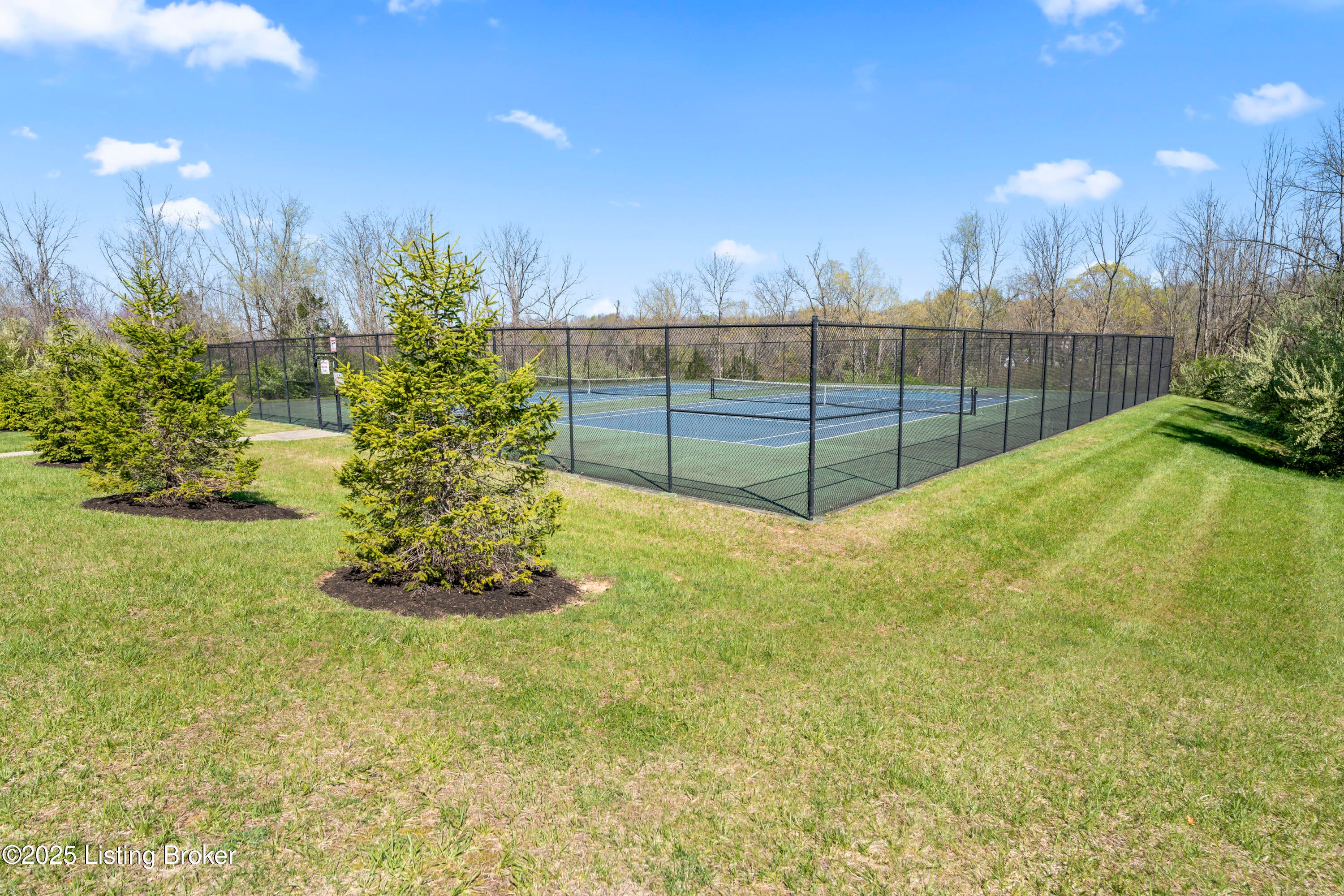 Crestwood, Kentucky, 40014, United States, 6 Bedrooms Bedrooms, ,5 BathroomsBathrooms,Residential,Active,1926918