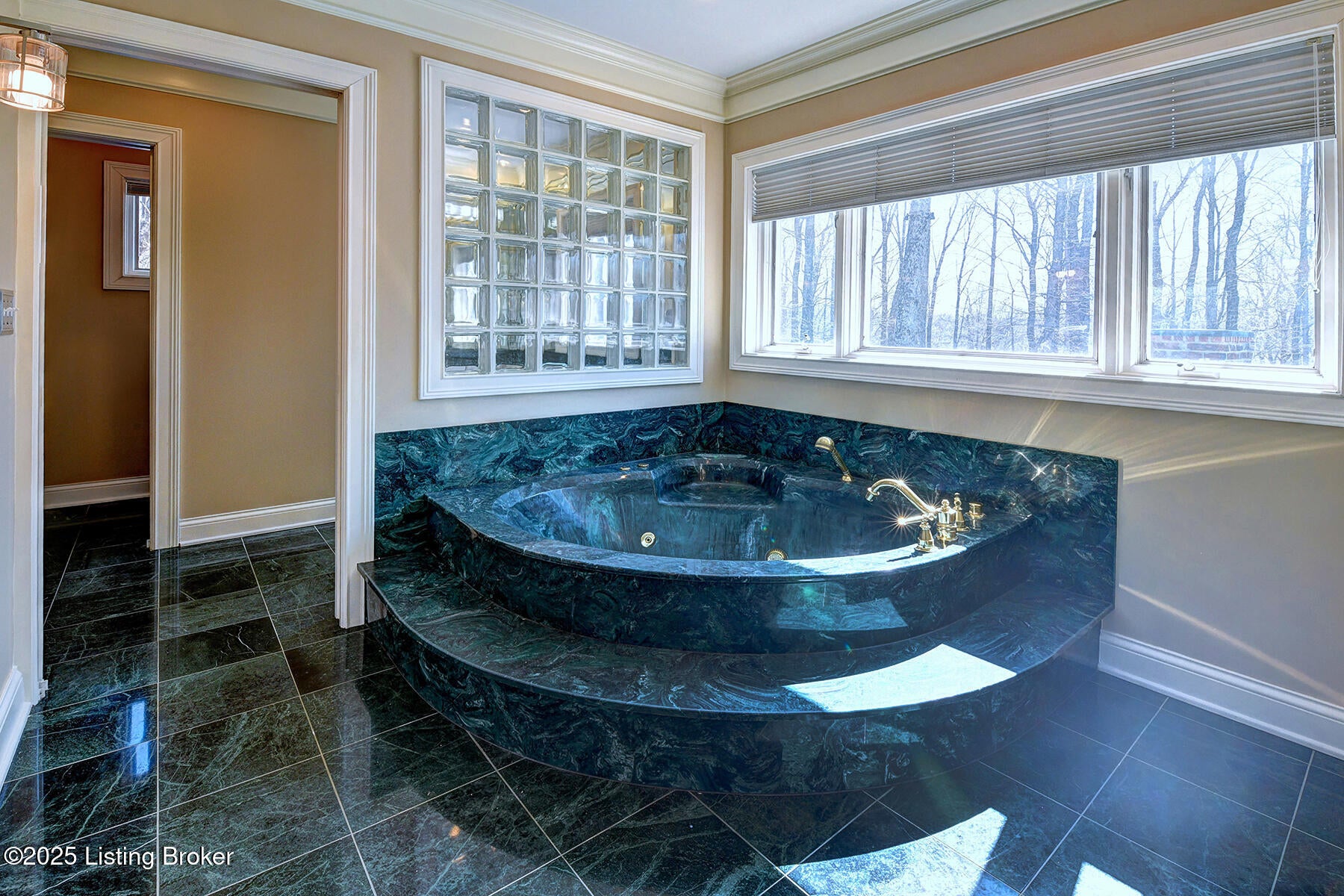 Louisville, Kentucky, 40220, United States, 5 Bedrooms Bedrooms, ,7 BathroomsBathrooms,Residential,Active,1953976