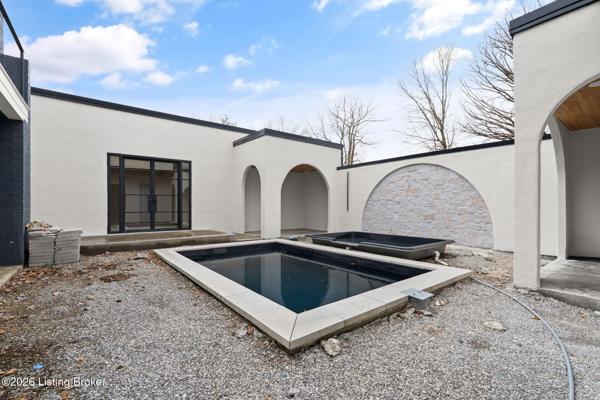 Shelbyville, Kentucky, 40065, United States, 5 Bedrooms Bedrooms, ,5 BathroomsBathrooms,Residential,Active,2007617