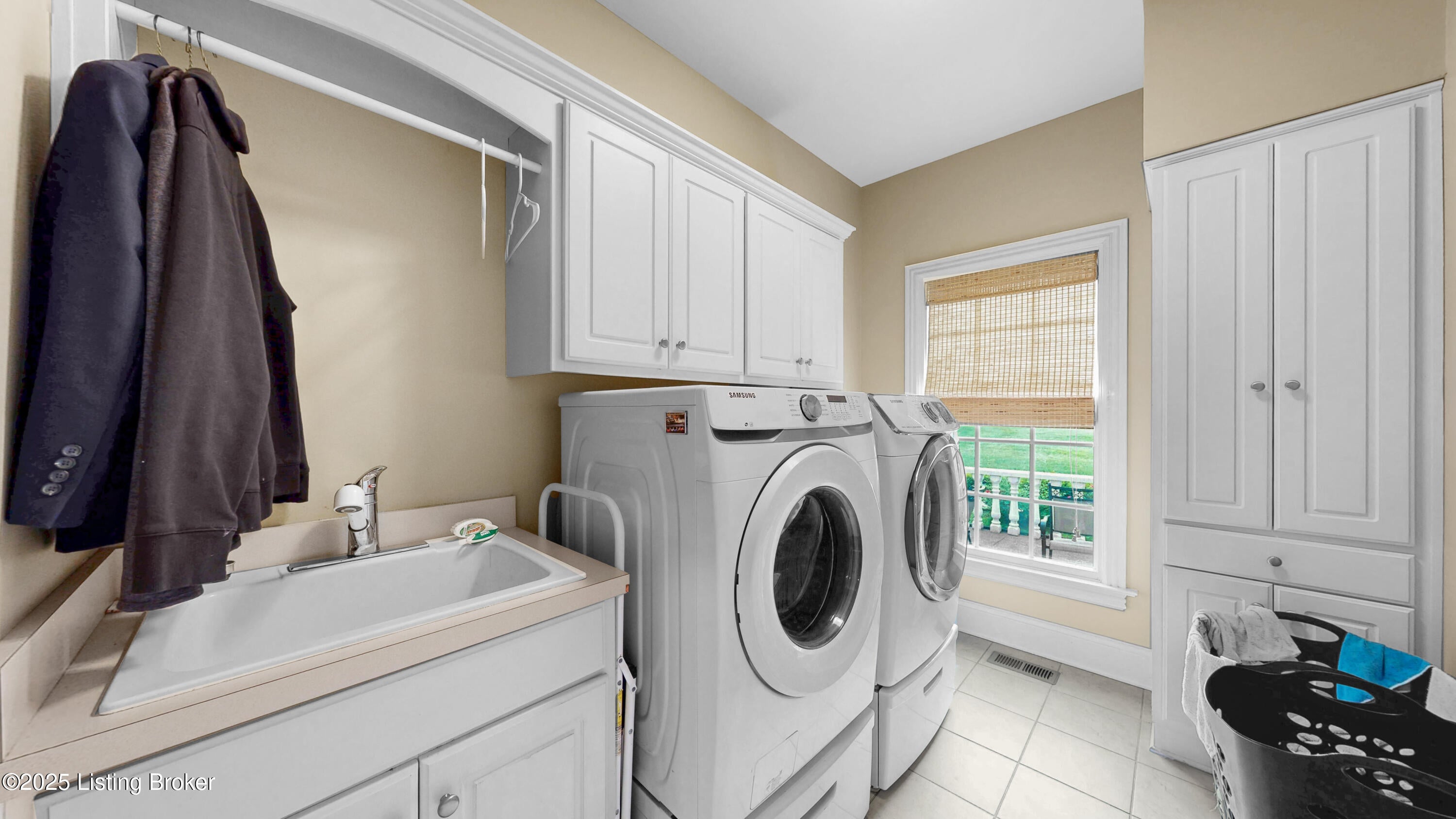 Prospect, Kentucky, 40059, United States, ,5 BathroomsBathrooms,Residential,Active,1849523