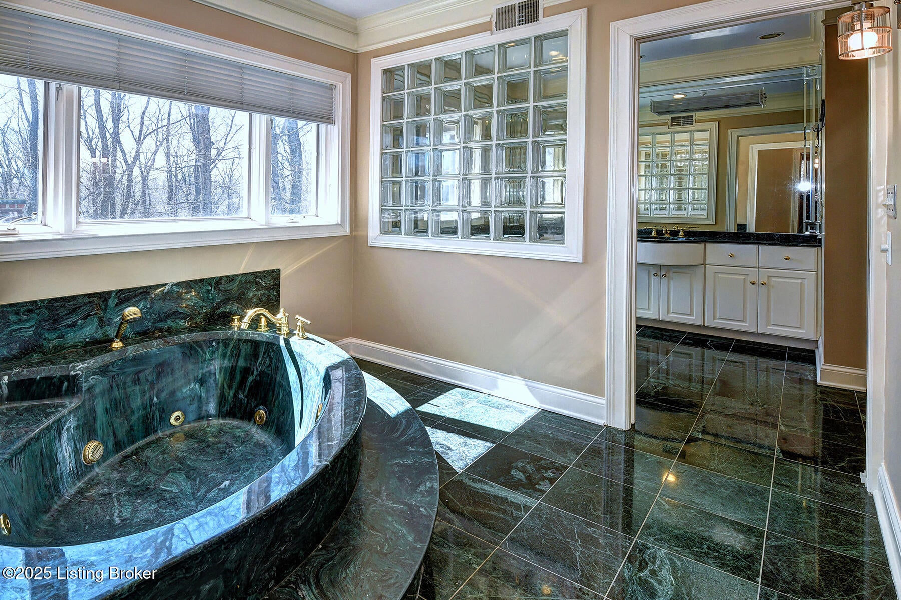 Louisville, Kentucky, 40220, United States, 5 Bedrooms Bedrooms, ,7 BathroomsBathrooms,Residential,Active,1953976