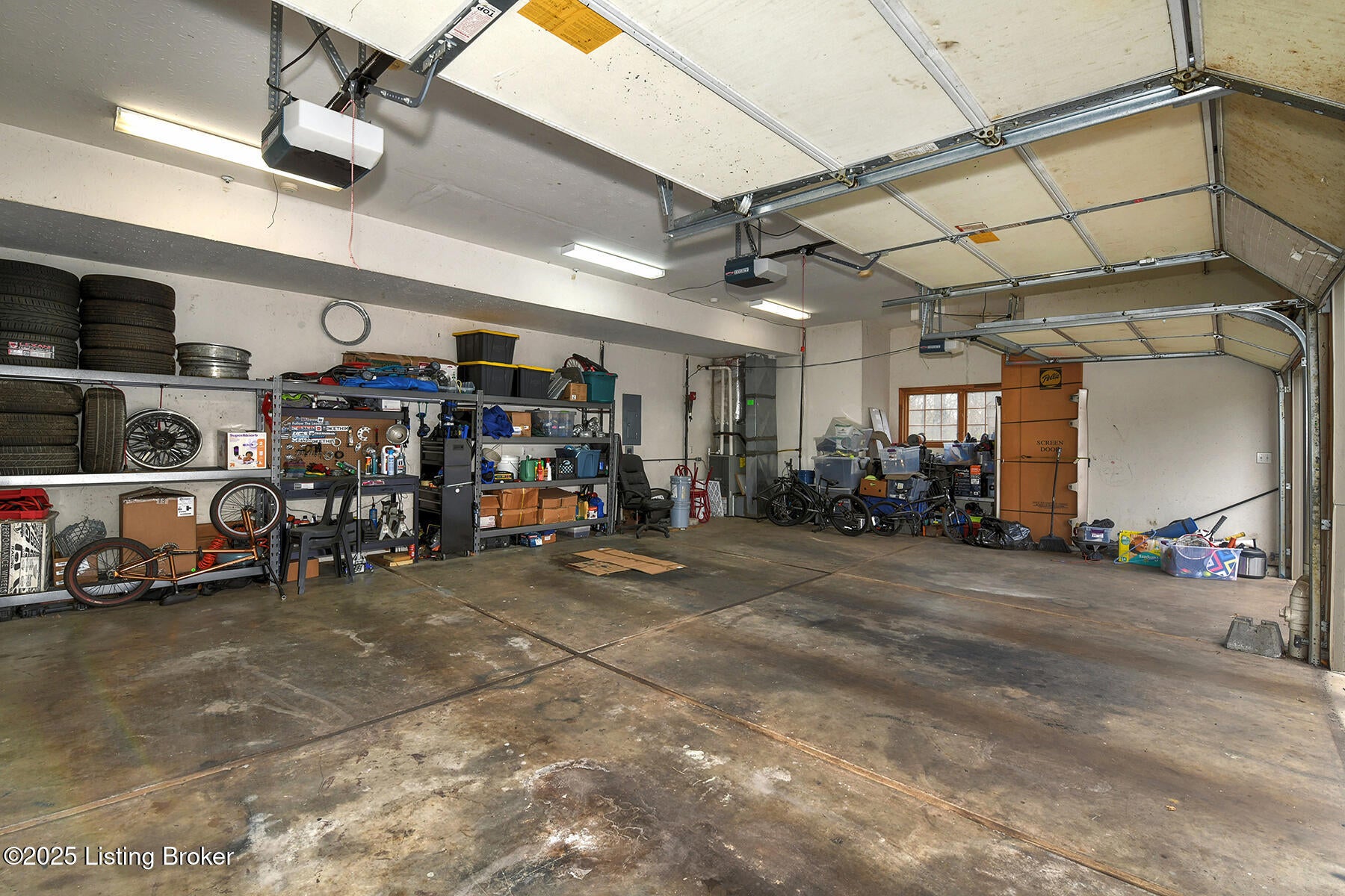 Louisville, Kentucky, 40220, United States, 5 Bedrooms Bedrooms, ,7 BathroomsBathrooms,Residential,Active,1953976