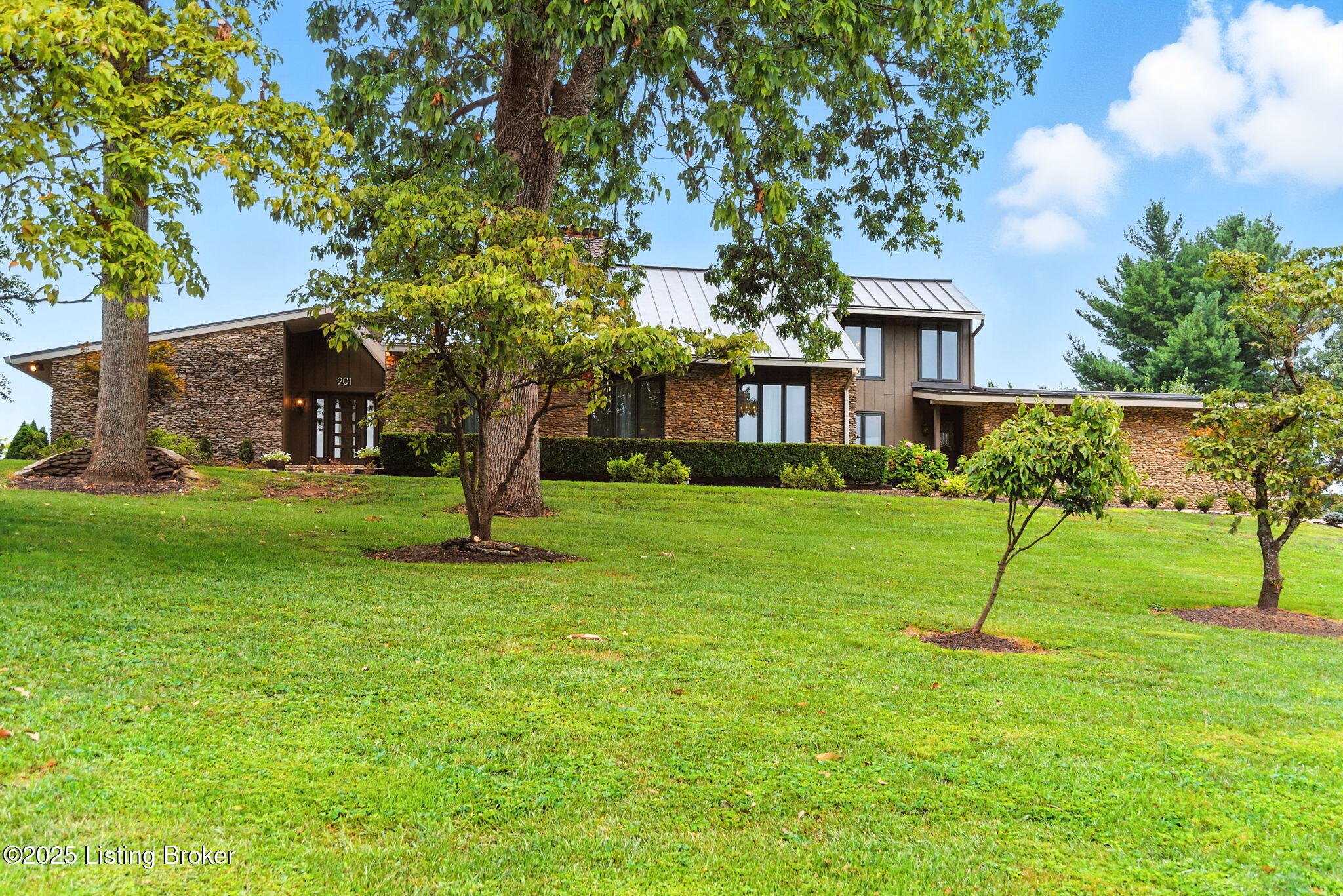 Louisville, Kentucky, 40222, United States, 5 Bedrooms Bedrooms, ,5 BathroomsBathrooms,Residential,Active,1929431