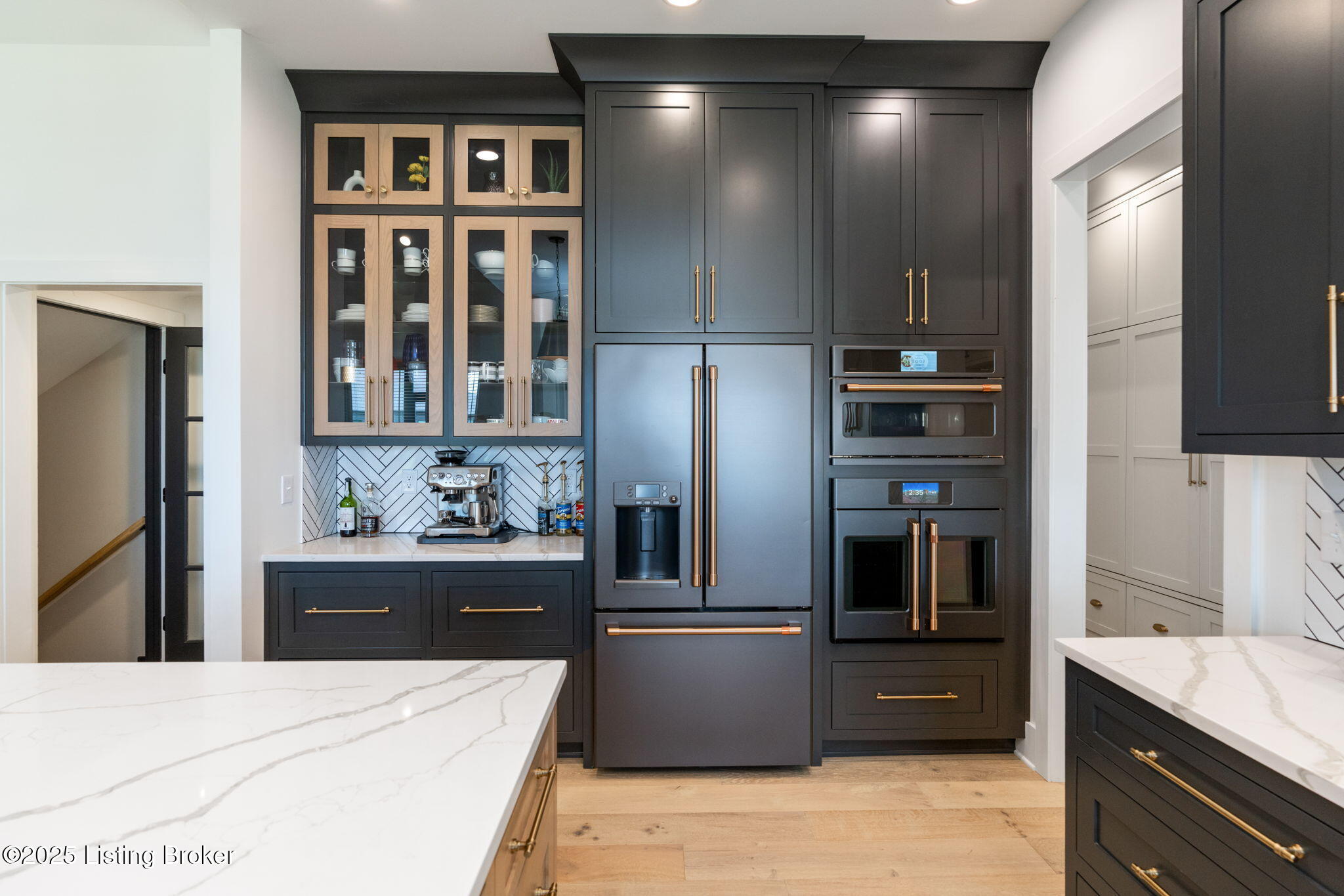 Crestwood, Kentucky, 40014, United States, 5 Bedrooms Bedrooms, ,5 BathroomsBathrooms,Residential,Active,1880027