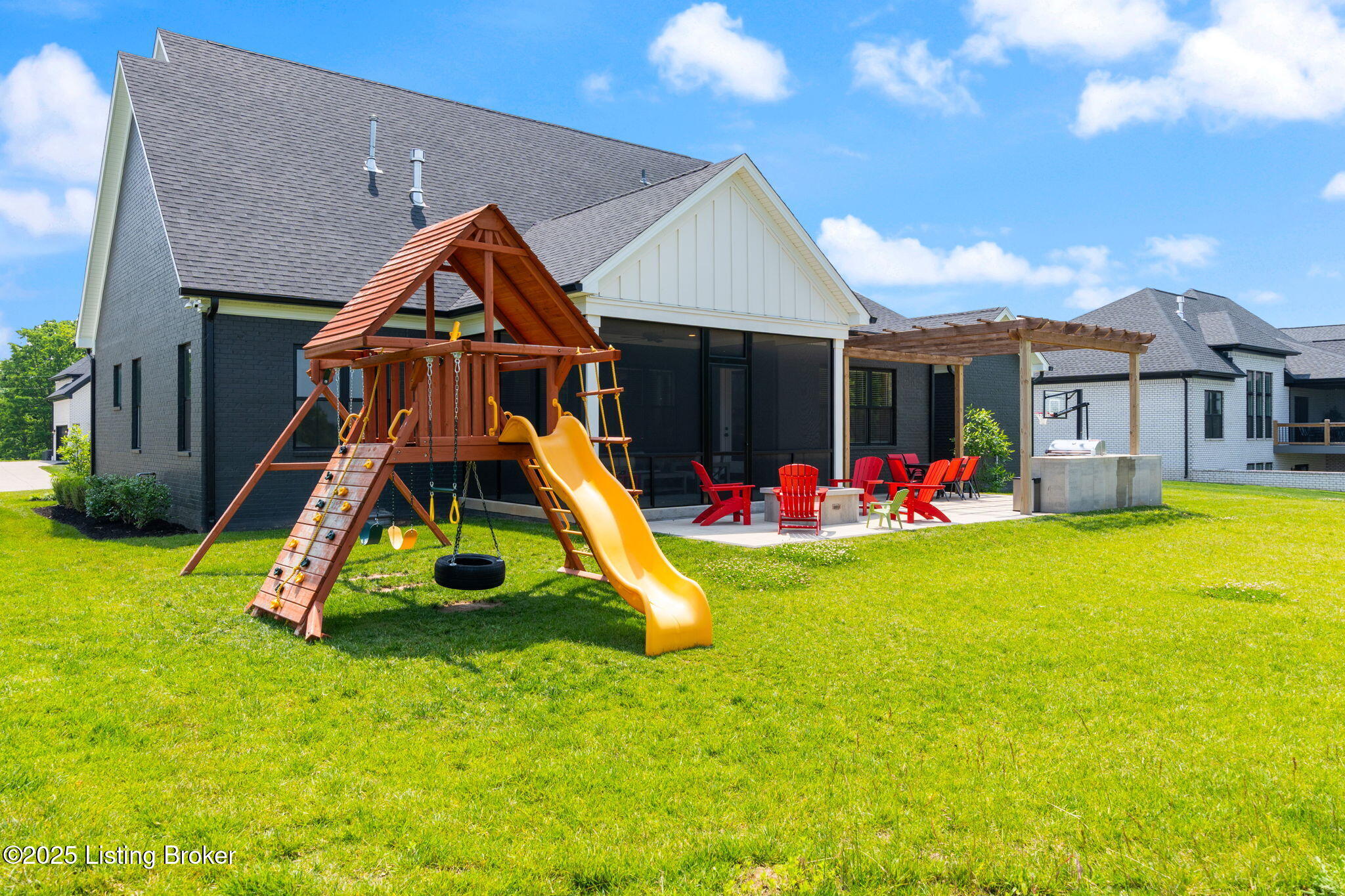 Crestwood, Kentucky, 40014, United States, 5 Bedrooms Bedrooms, ,5 BathroomsBathrooms,Residential,Active,1880027