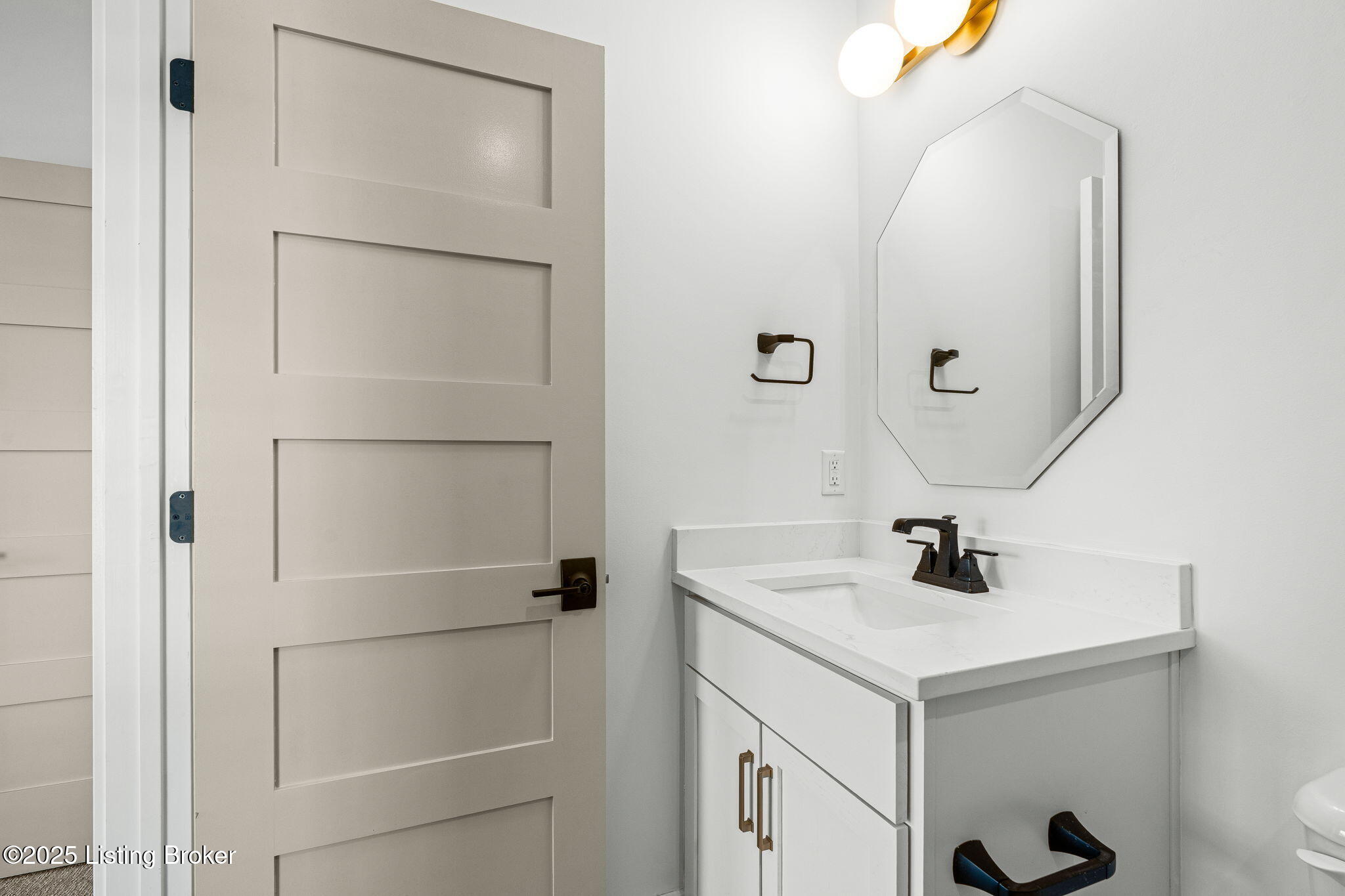 Prospect, Kentucky, 40059, United States, 6 Bedrooms Bedrooms, ,5 BathroomsBathrooms,Residential,Active,1926893