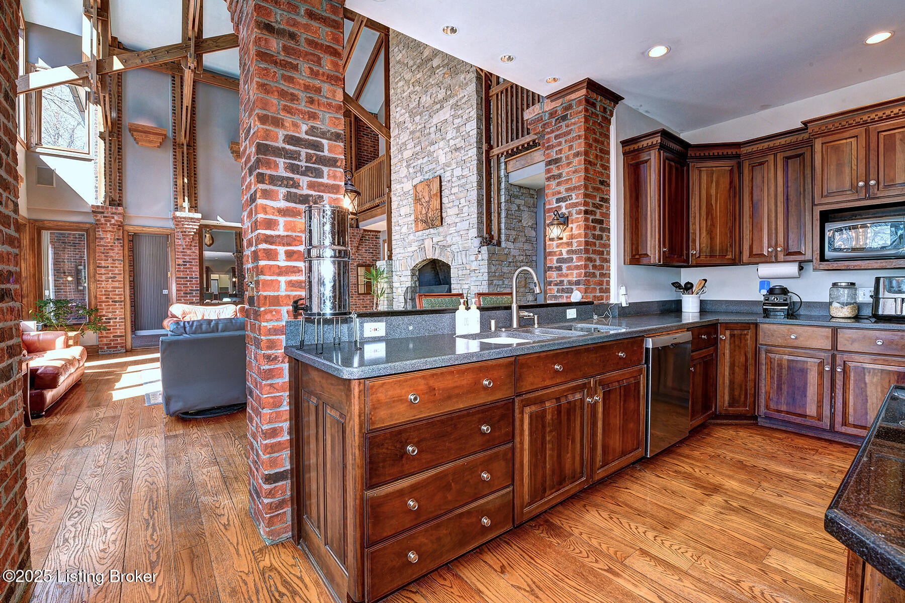 Louisville, Kentucky, 40220, United States, 5 Bedrooms Bedrooms, ,7 BathroomsBathrooms,Residential,Active,1953976