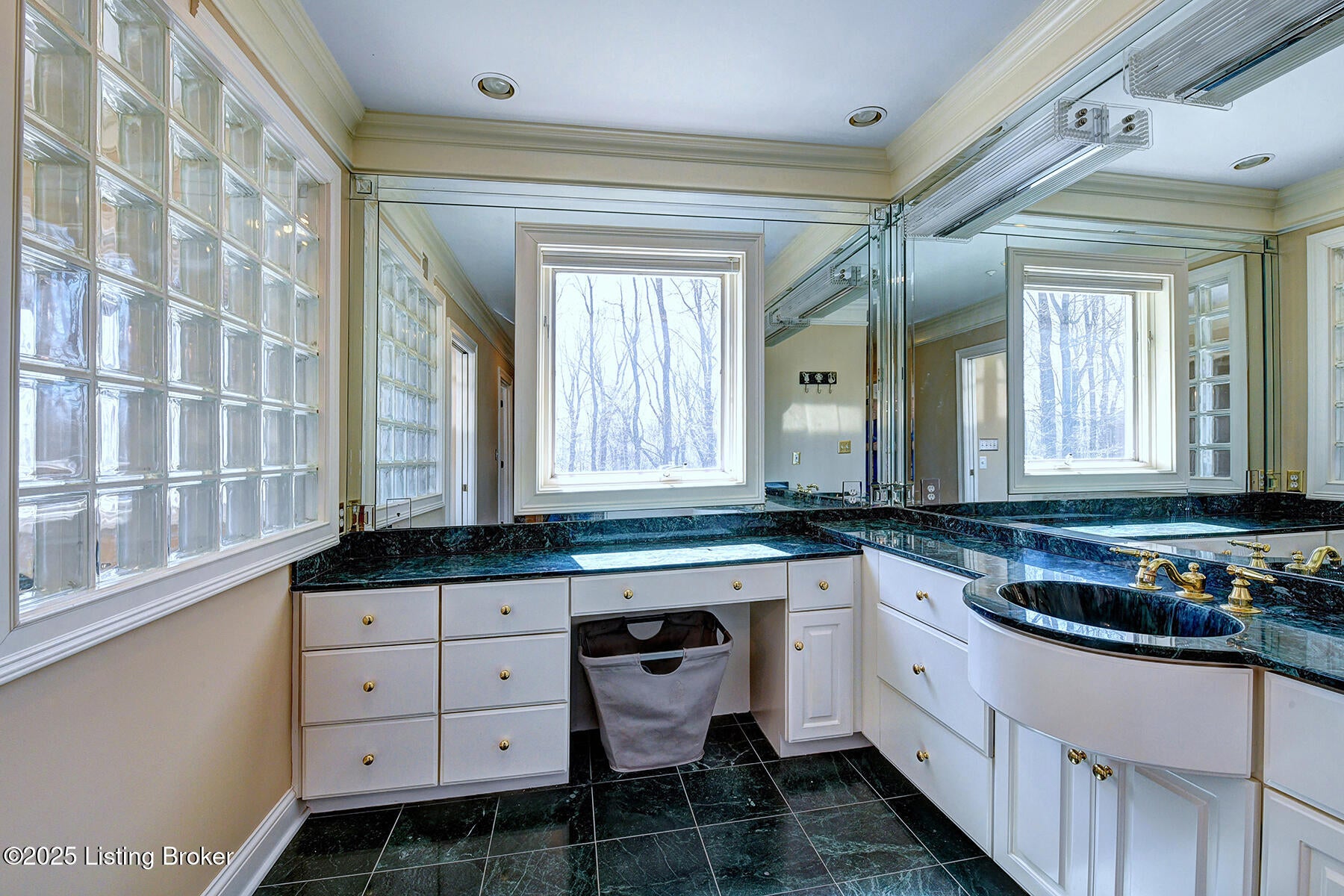 Louisville, Kentucky, 40220, United States, 5 Bedrooms Bedrooms, ,7 BathroomsBathrooms,Residential,Active,1953976