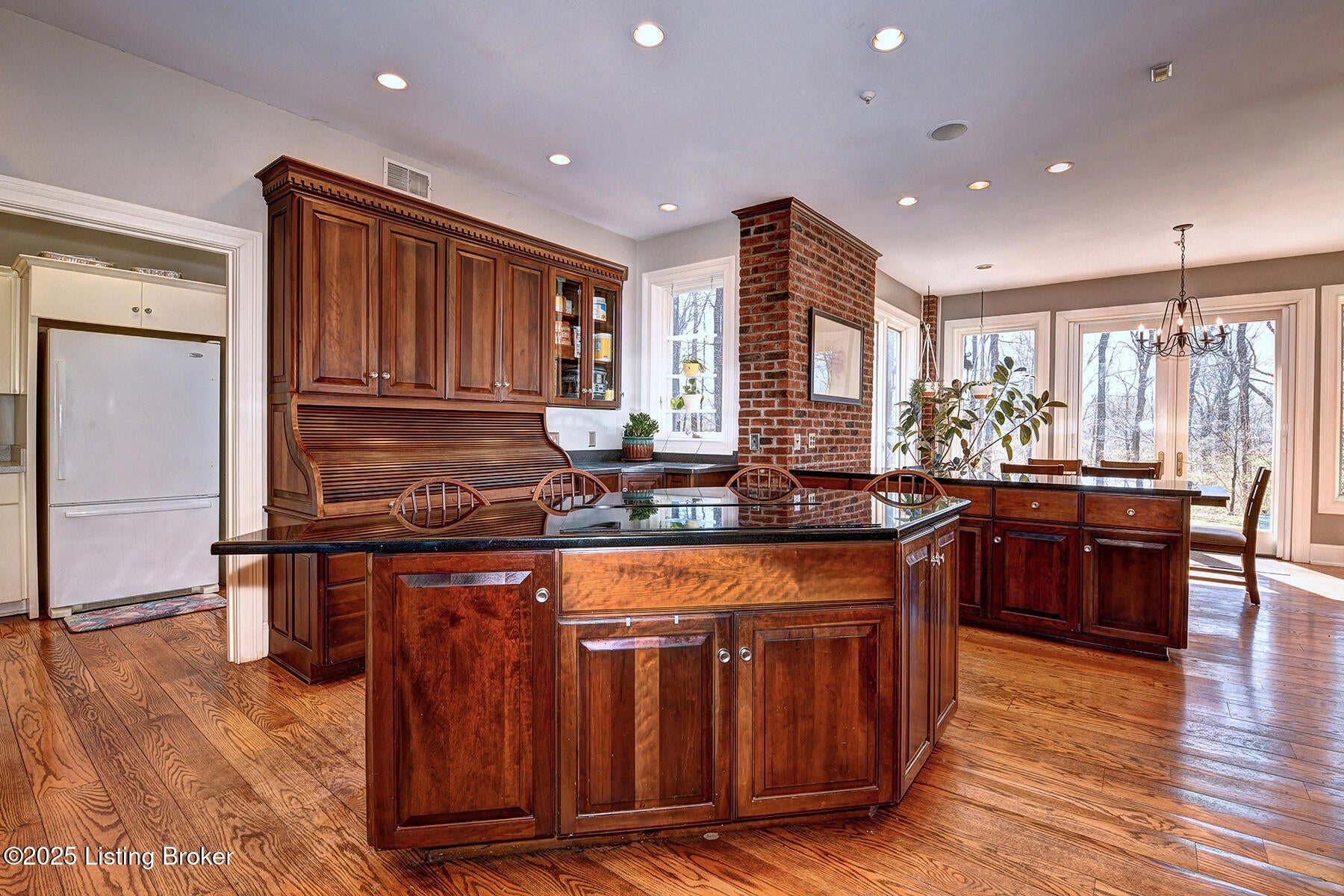 Louisville, Kentucky, 40220, United States, 5 Bedrooms Bedrooms, ,7 BathroomsBathrooms,Residential,Active,1953976