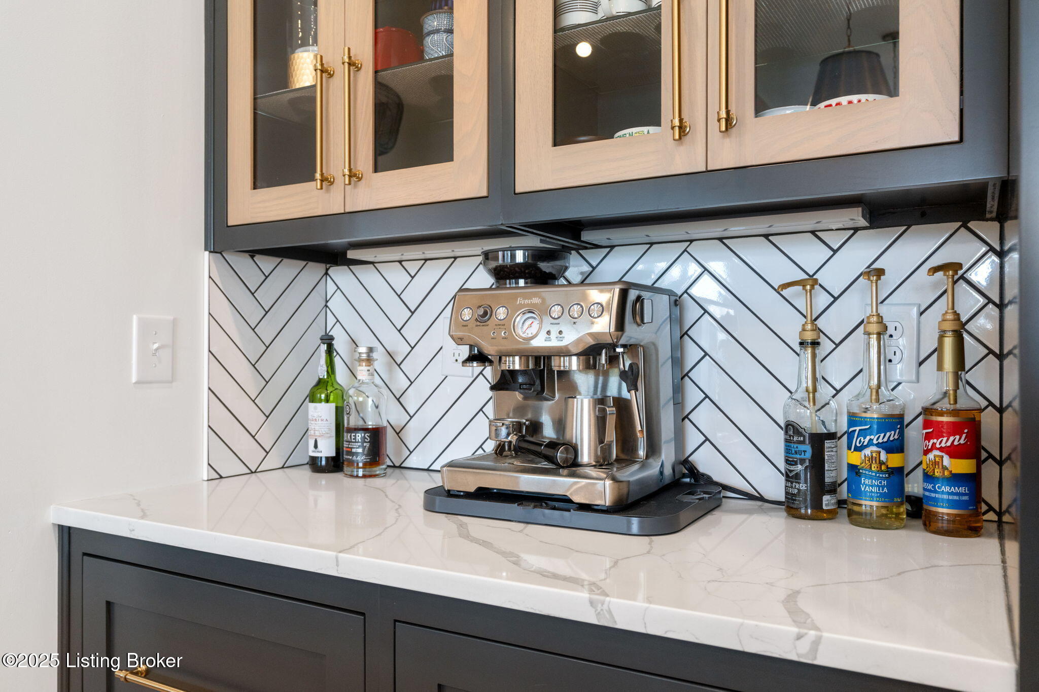 Crestwood, Kentucky, 40014, United States, 5 Bedrooms Bedrooms, ,5 BathroomsBathrooms,Residential,Active,1880027