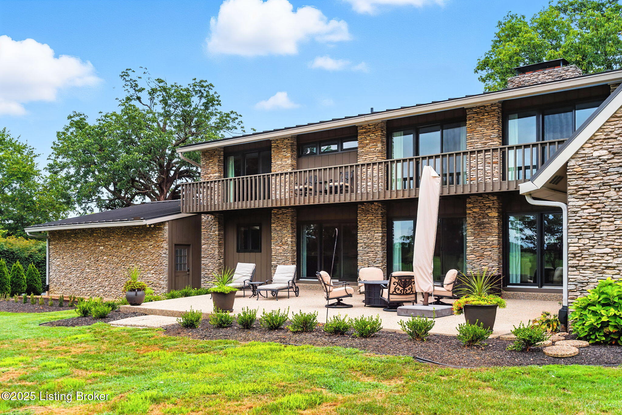 Louisville, Kentucky, 40222, United States, 5 Bedrooms Bedrooms, ,5 BathroomsBathrooms,Residential,Active,1929431