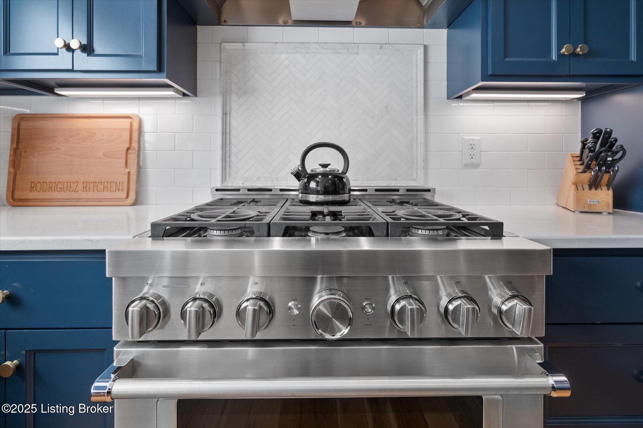 Crestwood, Kentucky, 40014, United States, 6 Bedrooms Bedrooms, ,5 BathroomsBathrooms,Residential,Active,1926918