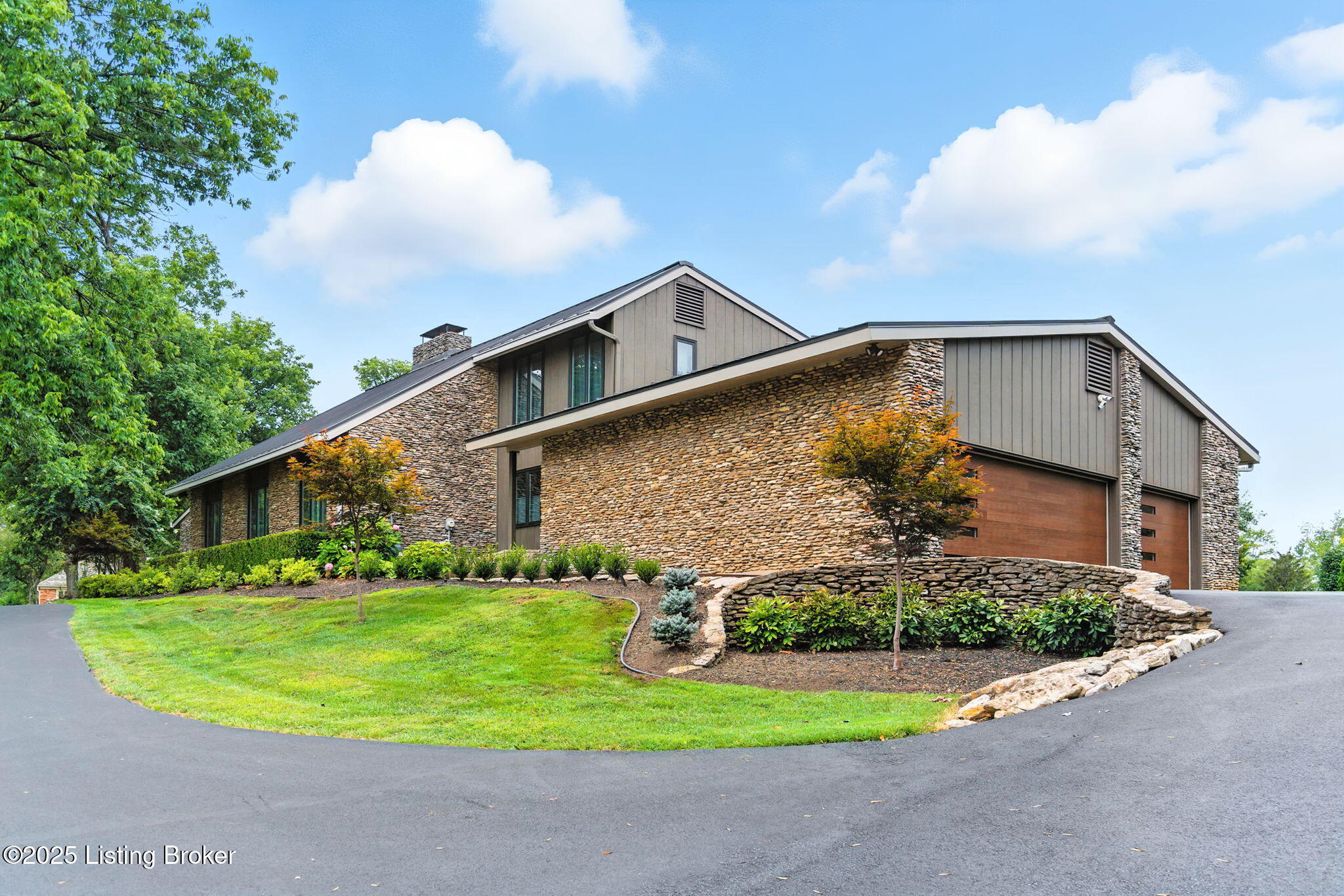 Louisville, Kentucky, 40222, United States, 5 Bedrooms Bedrooms, ,5 BathroomsBathrooms,Residential,Active,1929431