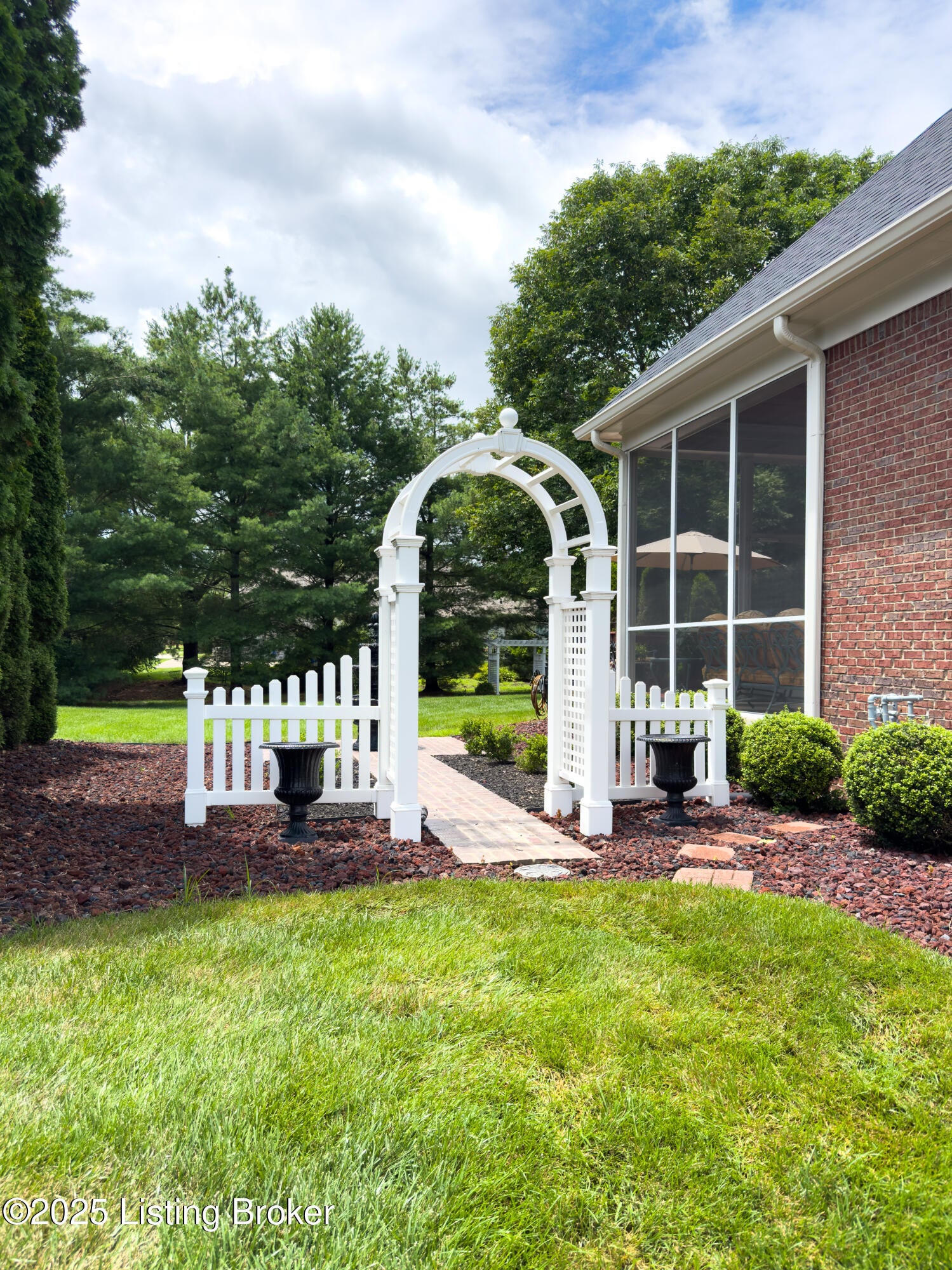 Prospect, Kentucky, 40059, United States, 4 Bedrooms Bedrooms, ,5 BathroomsBathrooms,Residential,Active,1944096