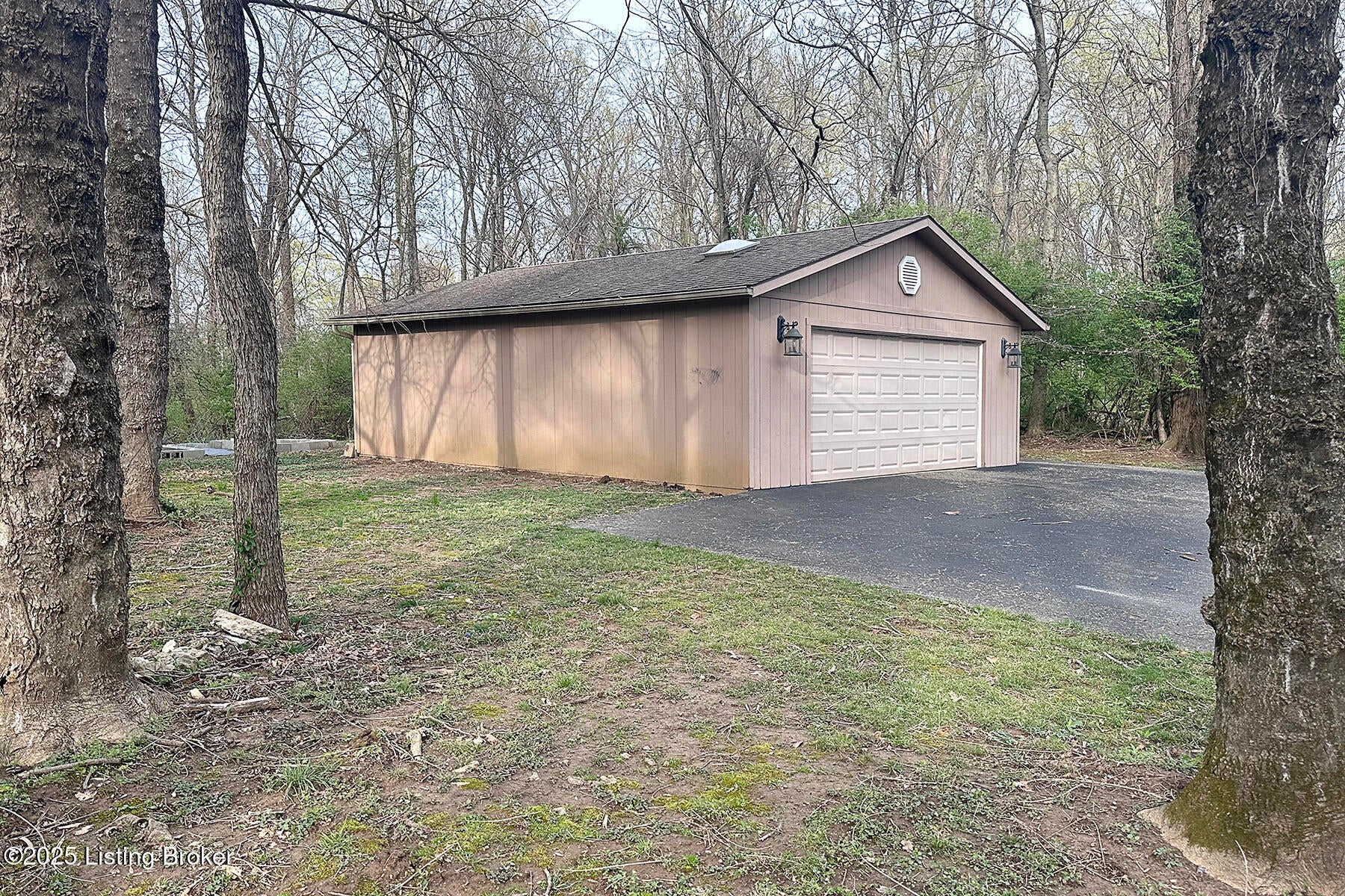 Louisville, Kentucky, 40220, United States, 5 Bedrooms Bedrooms, ,7 BathroomsBathrooms,Residential,Active,1953976
