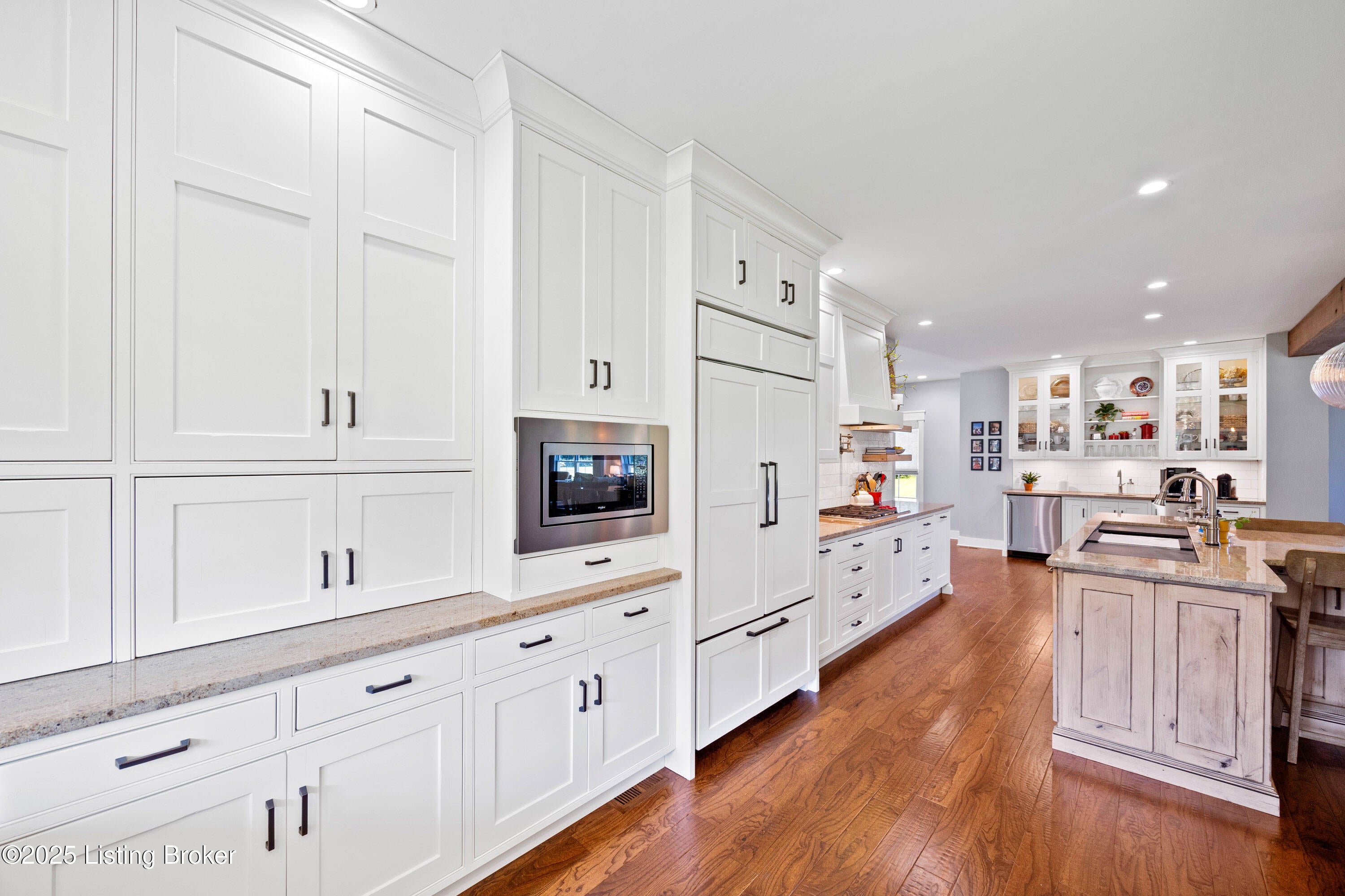 Louisville, Kentucky, 40272, United States, 6 Bedrooms Bedrooms, ,6 BathroomsBathrooms,Residential,Active,1929692