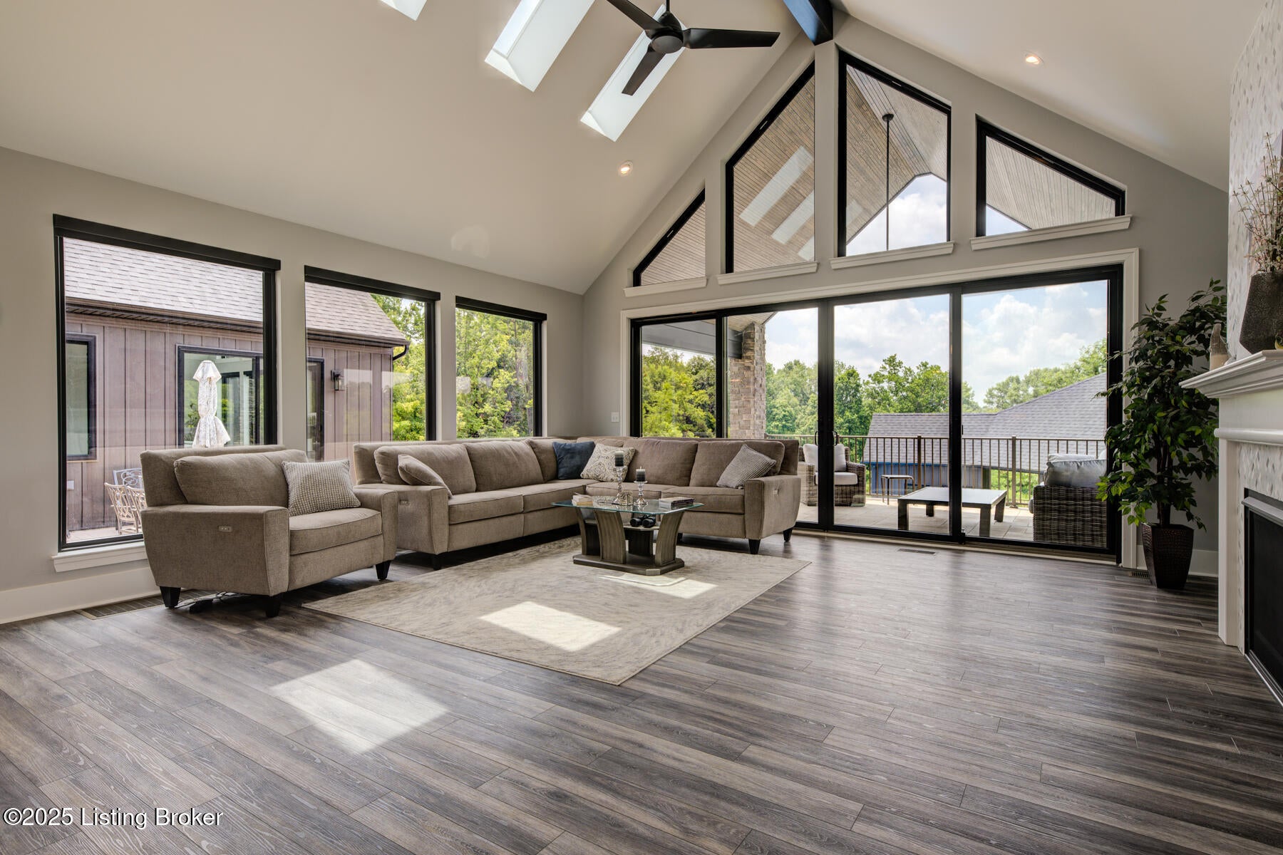 Taylorsville, Kentucky, 40071, United States, ,5 BathroomsBathrooms,Residential,Active,1900170