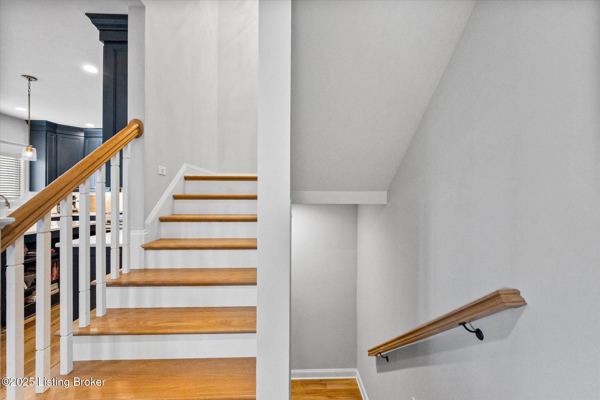 Crestwood, Kentucky, 40014, United States, 6 Bedrooms Bedrooms, ,5 BathroomsBathrooms,Residential,Active,1926918