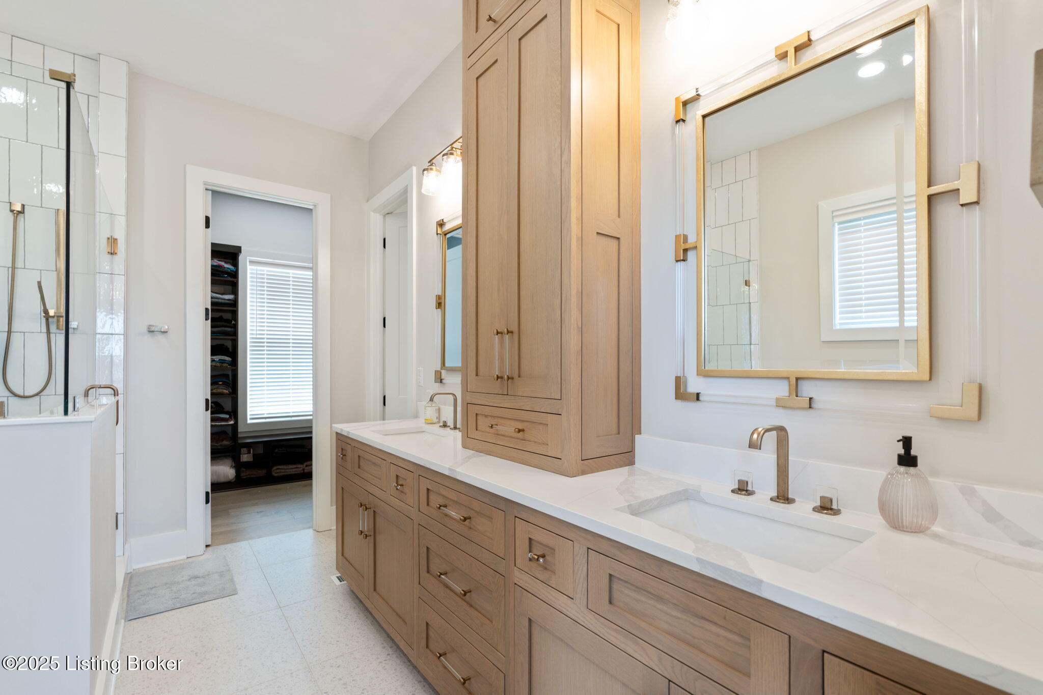 Crestwood, Kentucky, 40014, United States, 5 Bedrooms Bedrooms, ,5 BathroomsBathrooms,Residential,Active,1880027