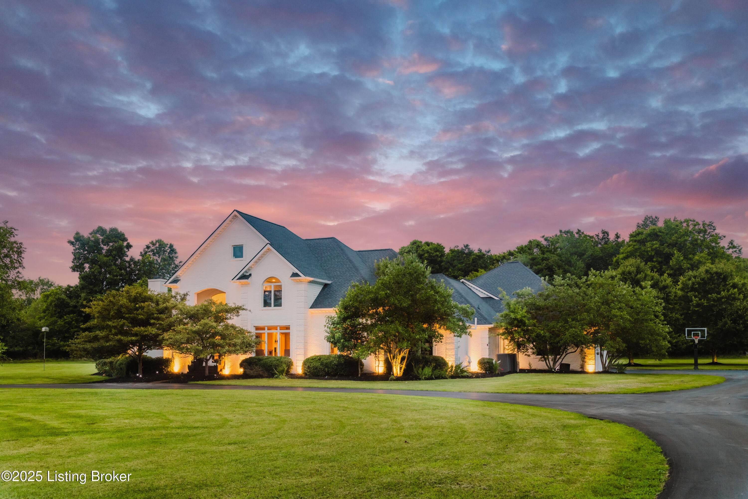 Louisville, Kentucky, 40223, United States, 5 Bedrooms Bedrooms, ,5 BathroomsBathrooms,Residential,Active,1968407
