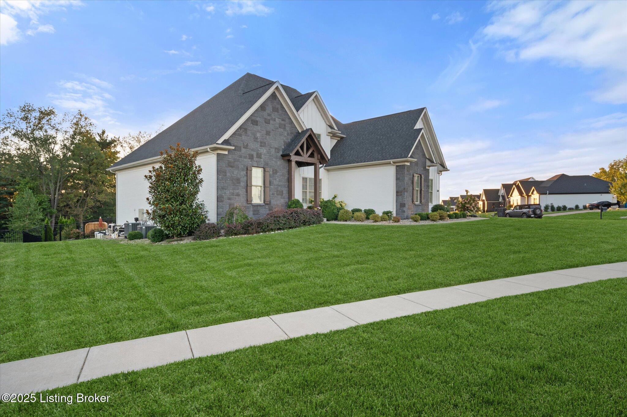 Crestwood, Kentucky, 40014, United States, 6 Bedrooms Bedrooms, ,5 BathroomsBathrooms,Residential,Active,1926918