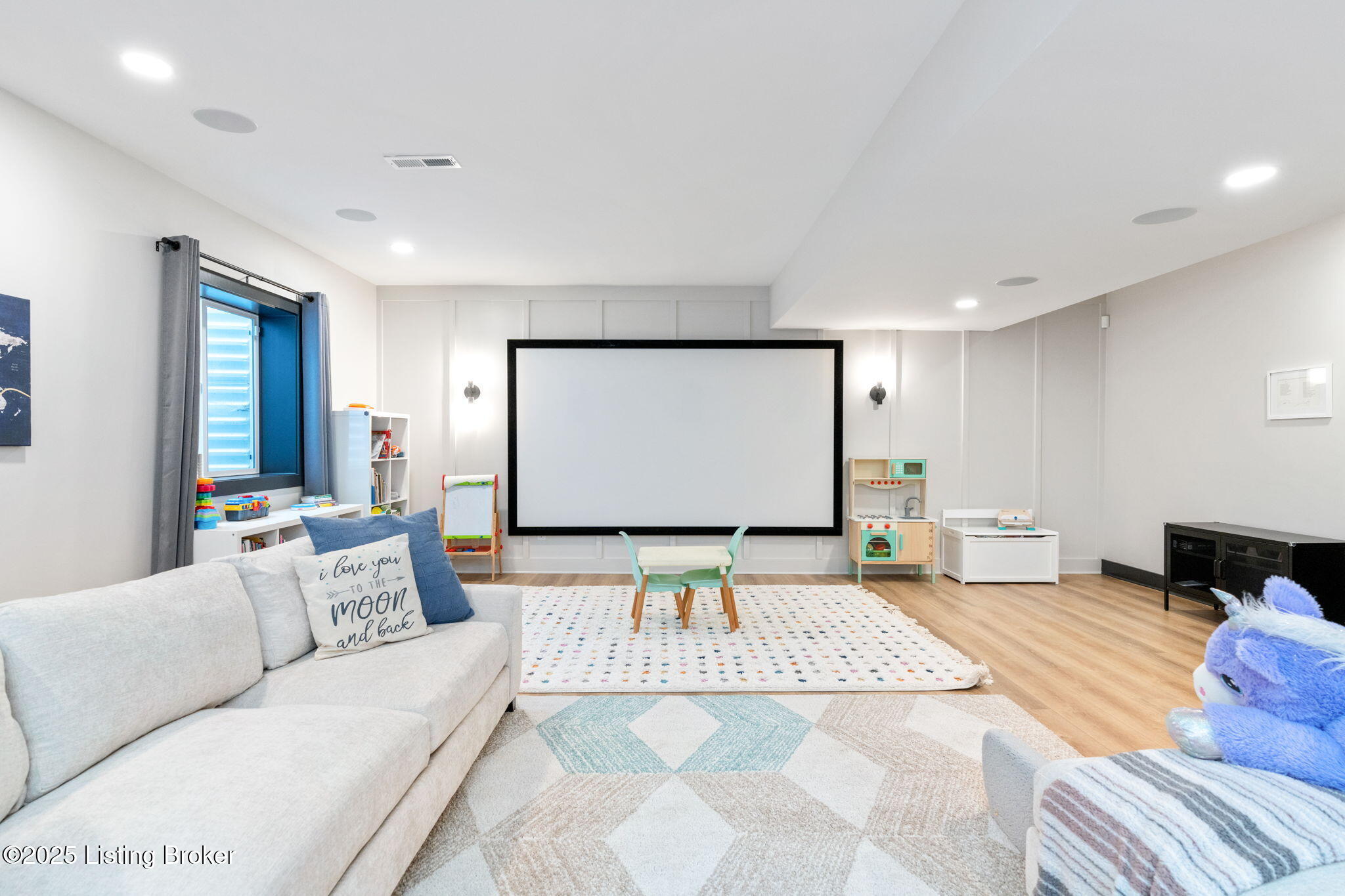 Crestwood, Kentucky, 40014, United States, 5 Bedrooms Bedrooms, ,5 BathroomsBathrooms,Residential,Active,1880027