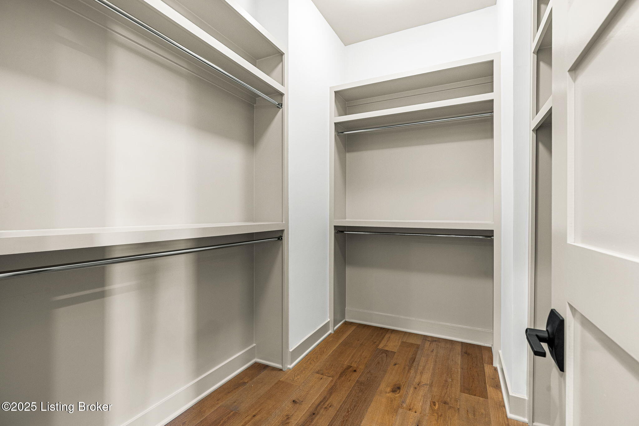 Prospect, Kentucky, 40059, United States, 6 Bedrooms Bedrooms, ,5 BathroomsBathrooms,Residential,Active,1926893