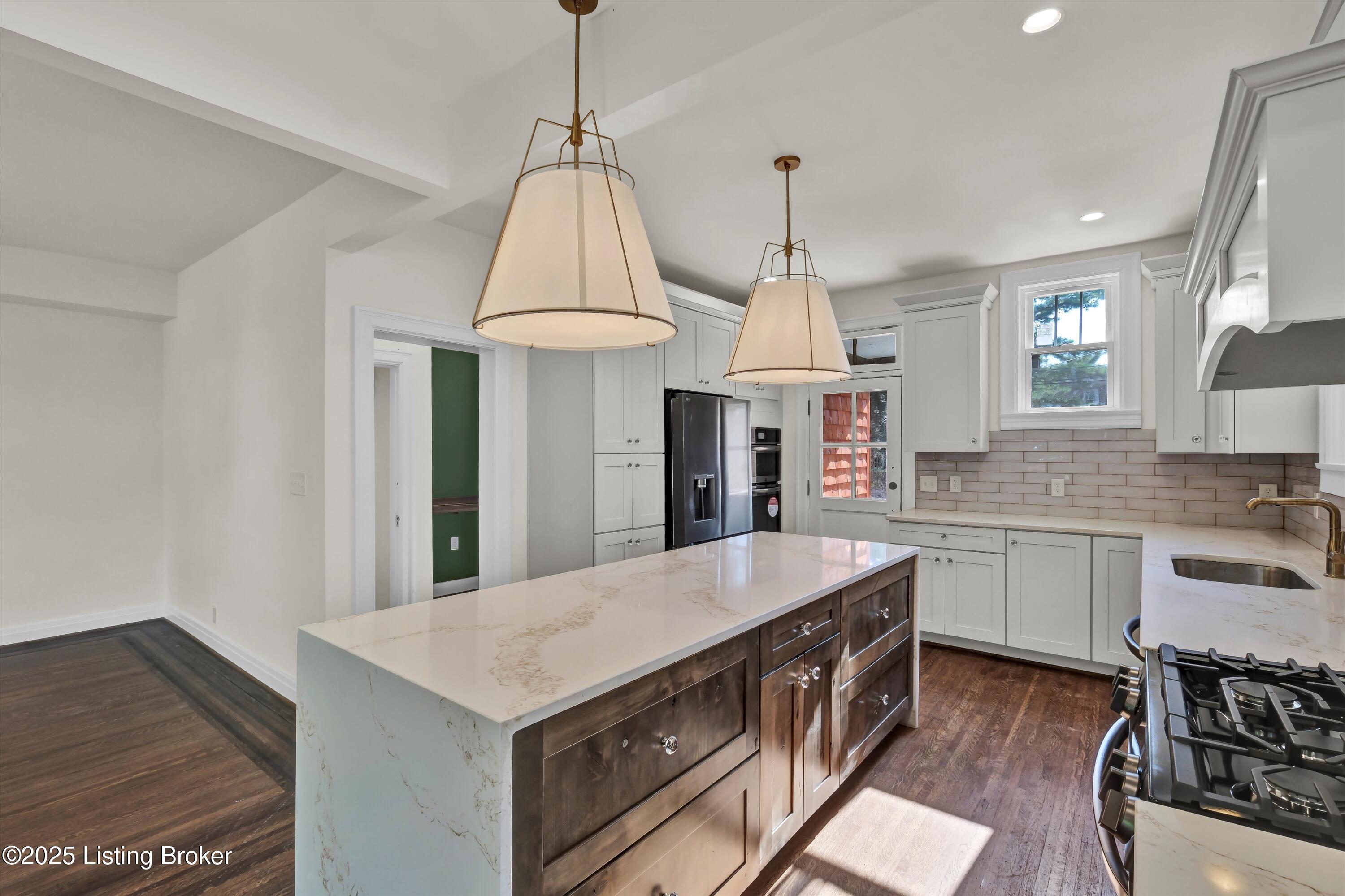 Louisville, Kentucky, 40205, United States, 4 Bedrooms Bedrooms, ,5 BathroomsBathrooms,Residential,Active,1987233