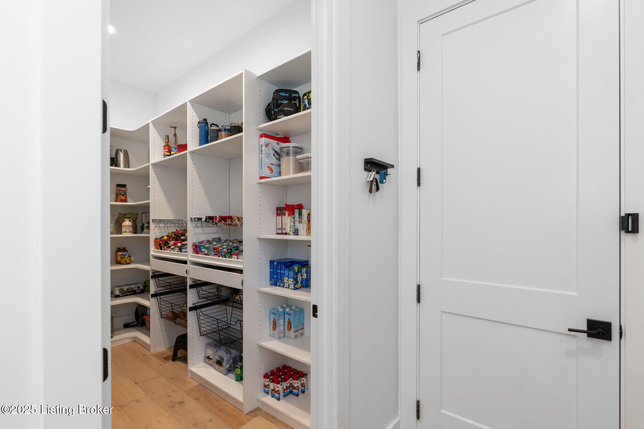 Crestwood, Kentucky, 40014, United States, 5 Bedrooms Bedrooms, ,5 BathroomsBathrooms,Residential,Active,1880027