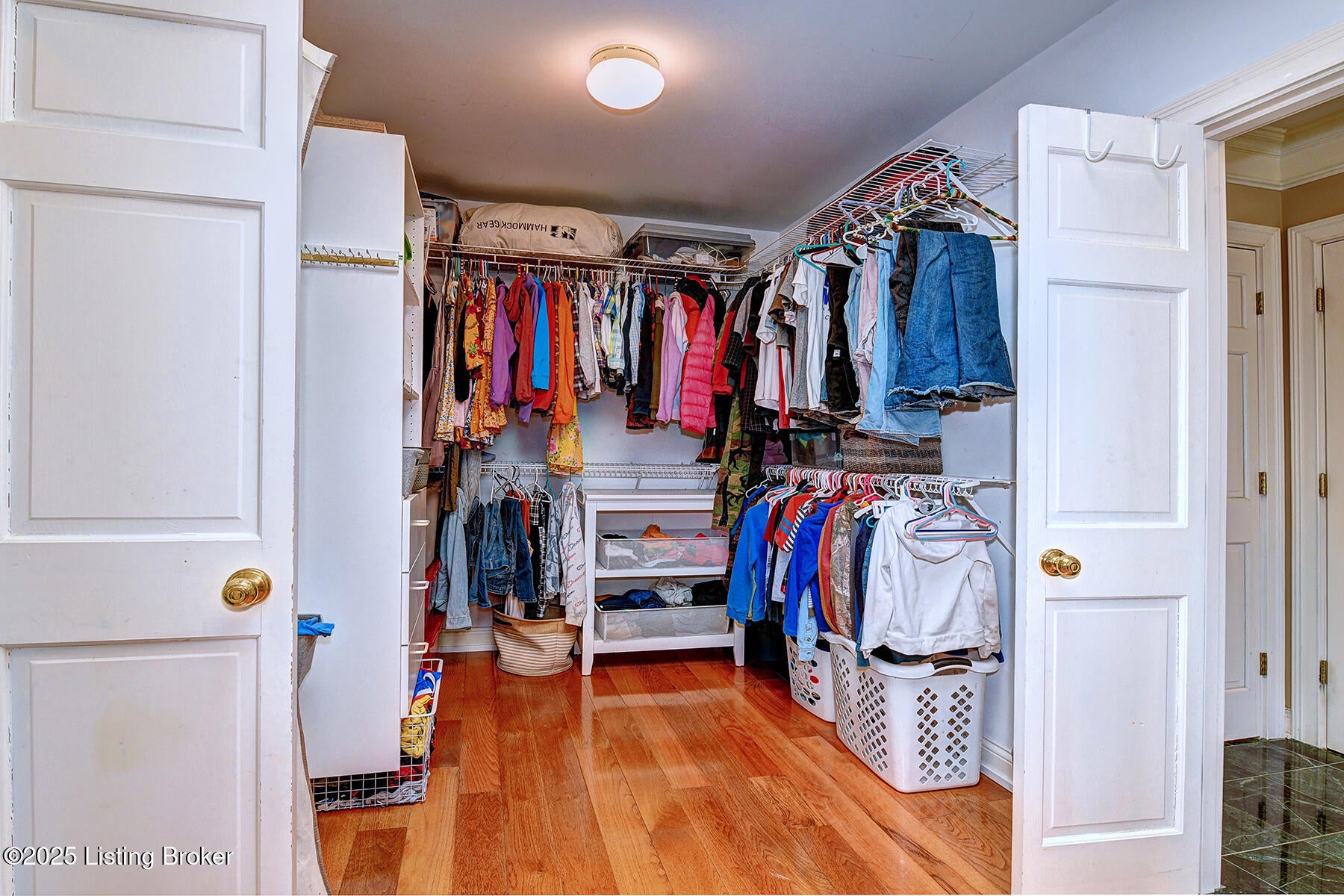 Louisville, Kentucky, 40220, United States, 5 Bedrooms Bedrooms, ,7 BathroomsBathrooms,Residential,Active,1953976