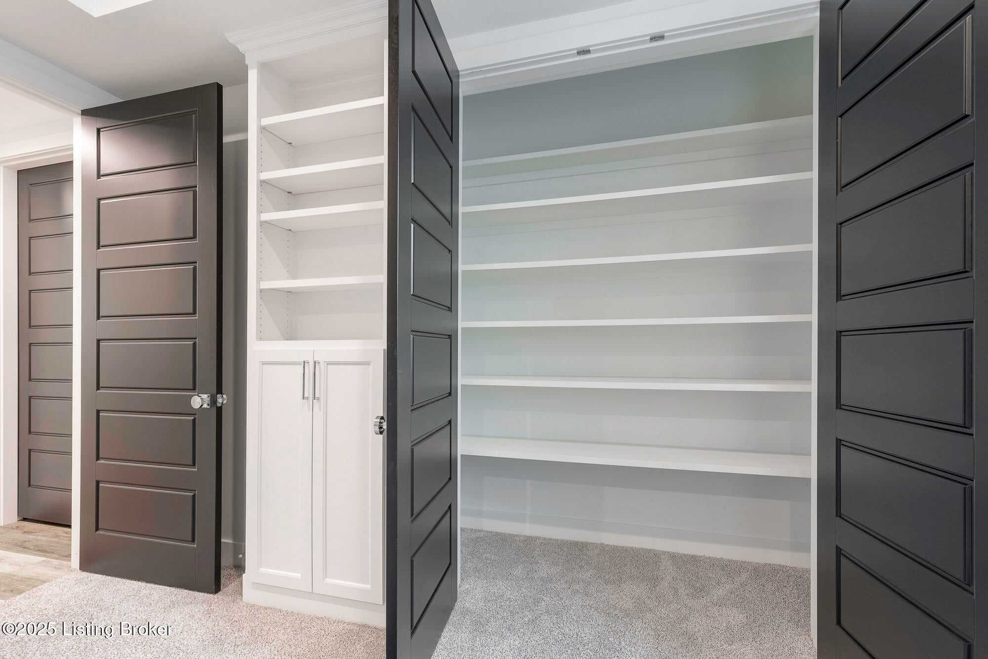 Prospect, Kentucky, 40059, United States, 5 Bedrooms Bedrooms, ,7 BathroomsBathrooms,Residential,Active,1894198