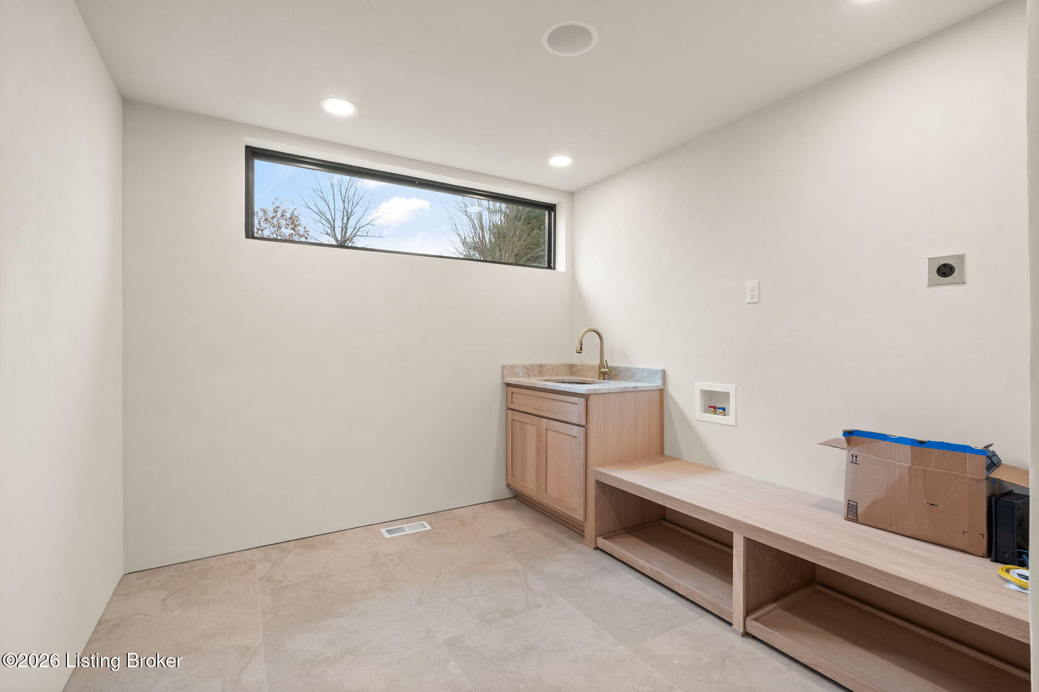 Shelbyville, Kentucky, 40065, United States, 5 Bedrooms Bedrooms, ,5 BathroomsBathrooms,Residential,Active,2007617