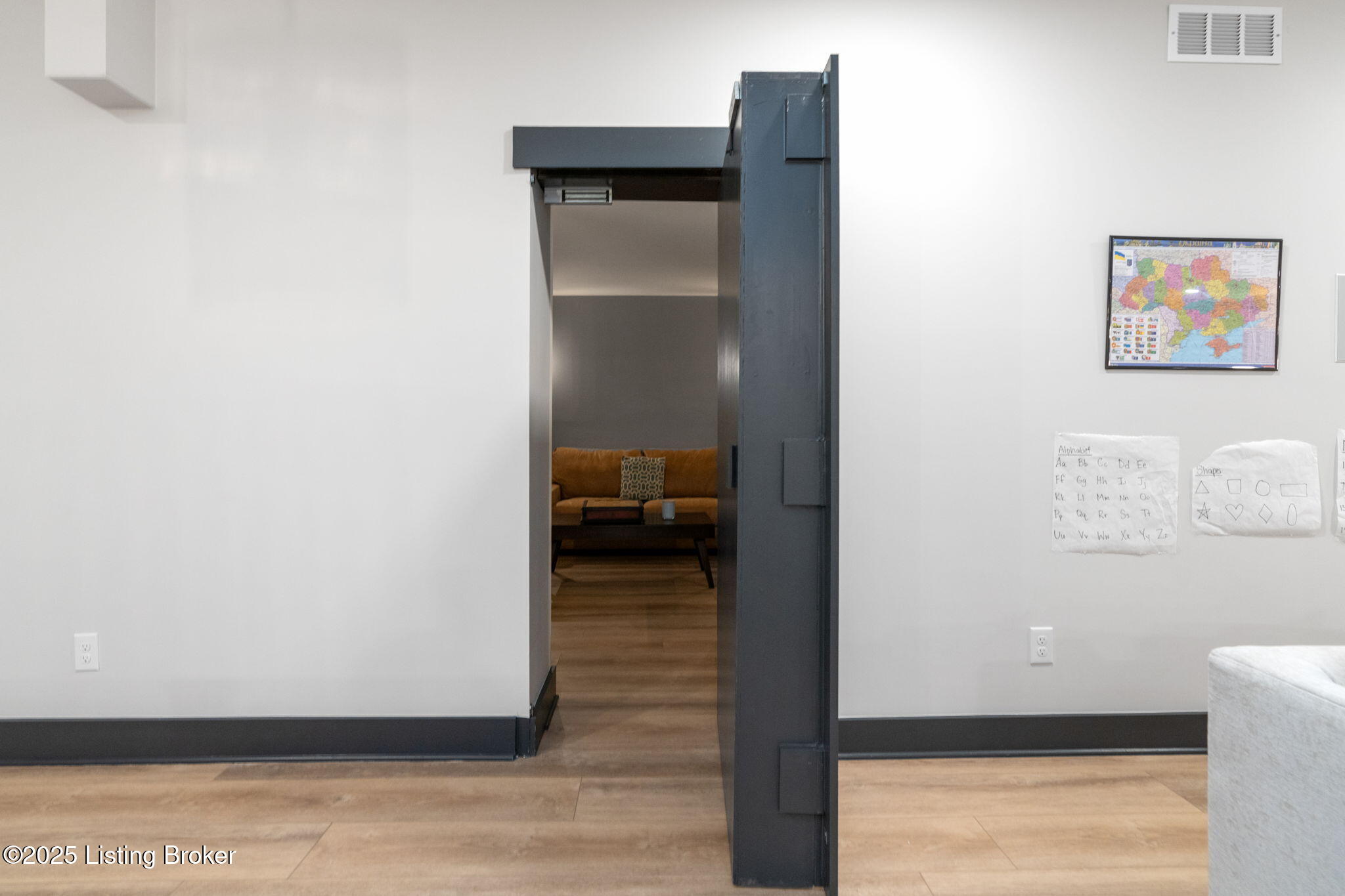 Crestwood, Kentucky, 40014, United States, 5 Bedrooms Bedrooms, ,5 BathroomsBathrooms,Residential,Active,1880027