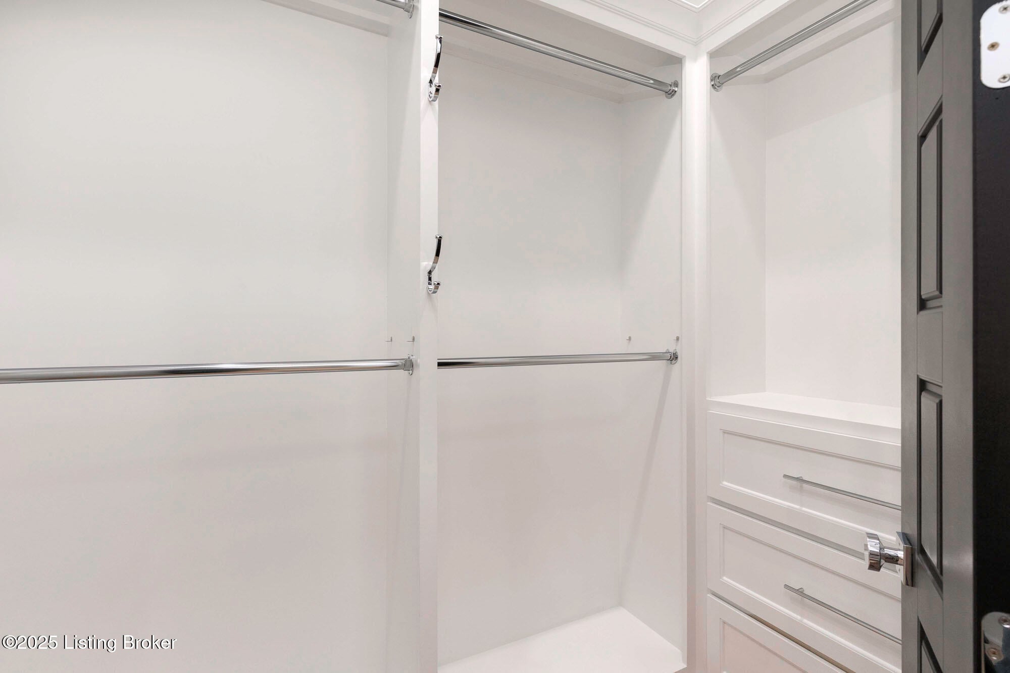 Prospect, Kentucky, 40059, United States, 5 Bedrooms Bedrooms, ,7 BathroomsBathrooms,Residential,Active,1894198