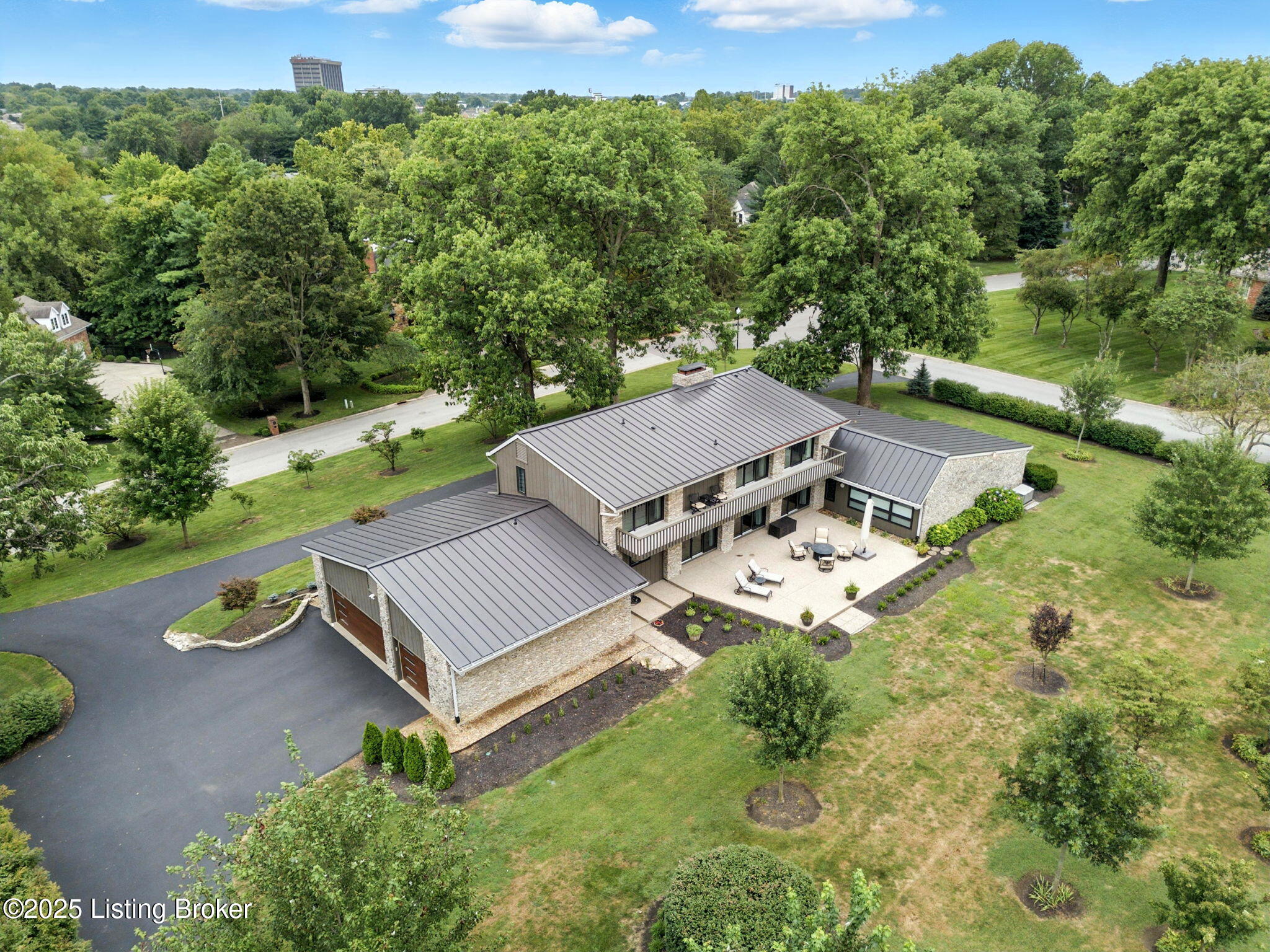 Louisville, Kentucky, 40222, United States, 5 Bedrooms Bedrooms, ,5 BathroomsBathrooms,Residential,Active,1929431