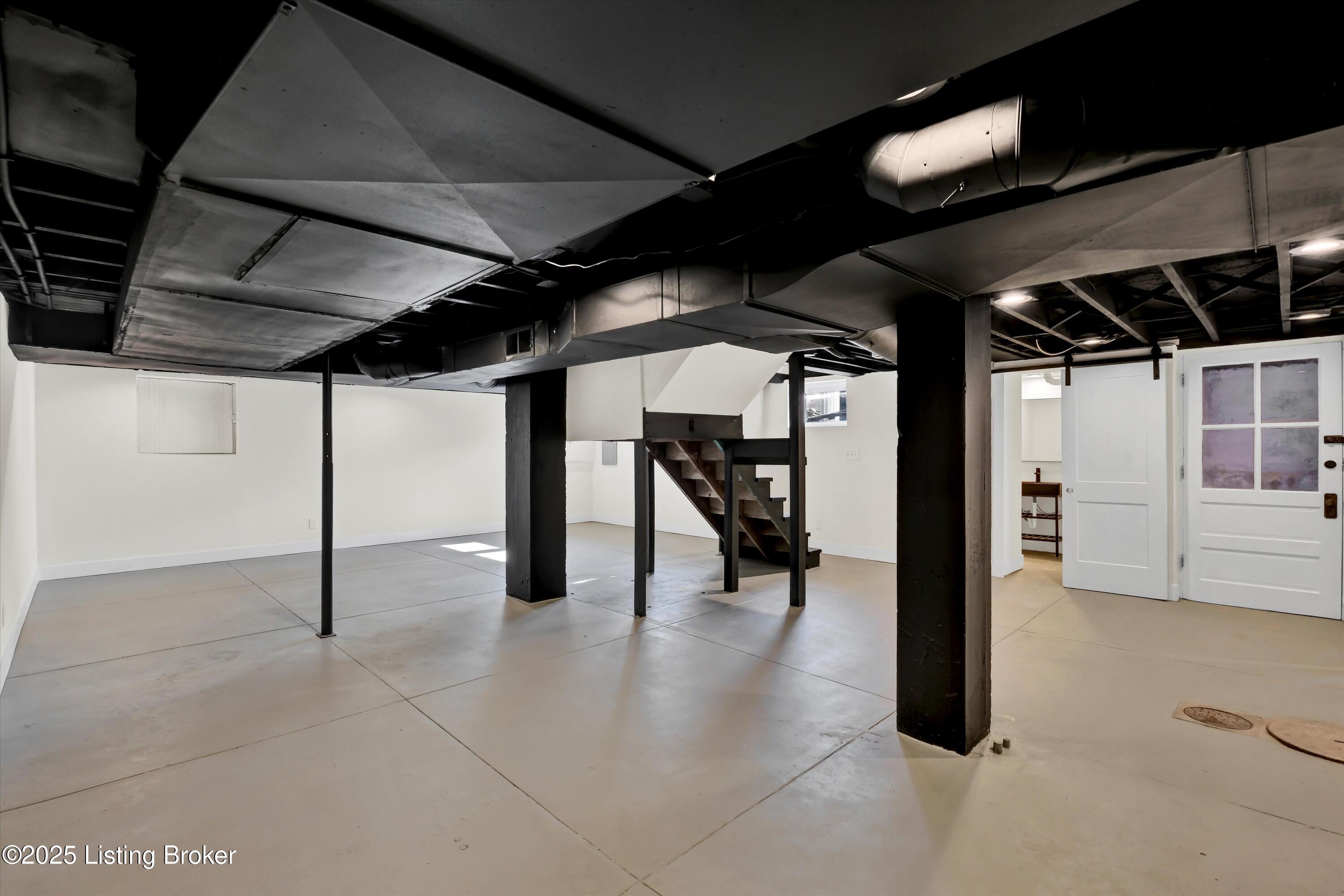 Louisville, Kentucky, 40205, United States, 4 Bedrooms Bedrooms, ,5 BathroomsBathrooms,Residential,Active,1987233