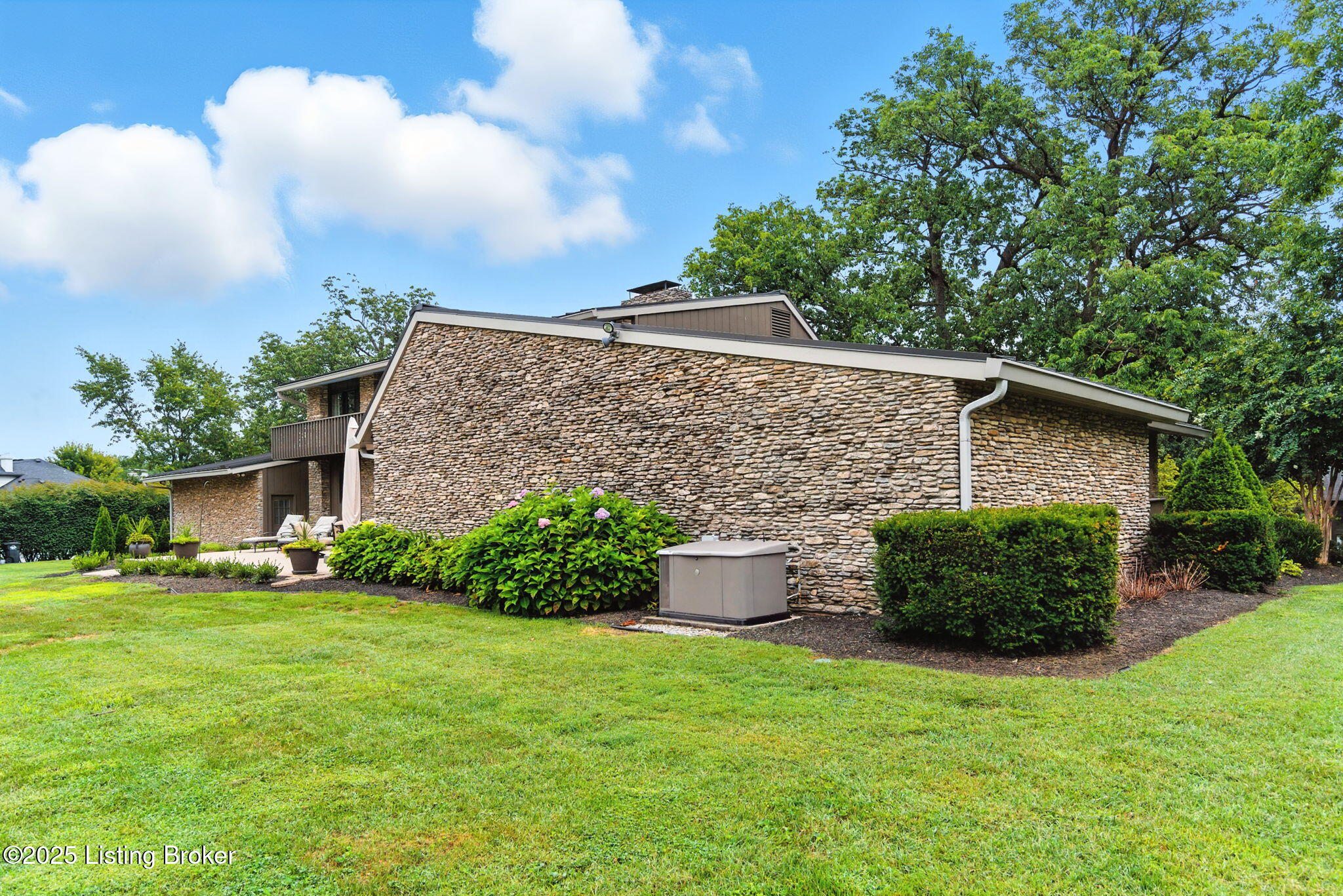 Louisville, Kentucky, 40222, United States, 5 Bedrooms Bedrooms, ,5 BathroomsBathrooms,Residential,Active,1929431