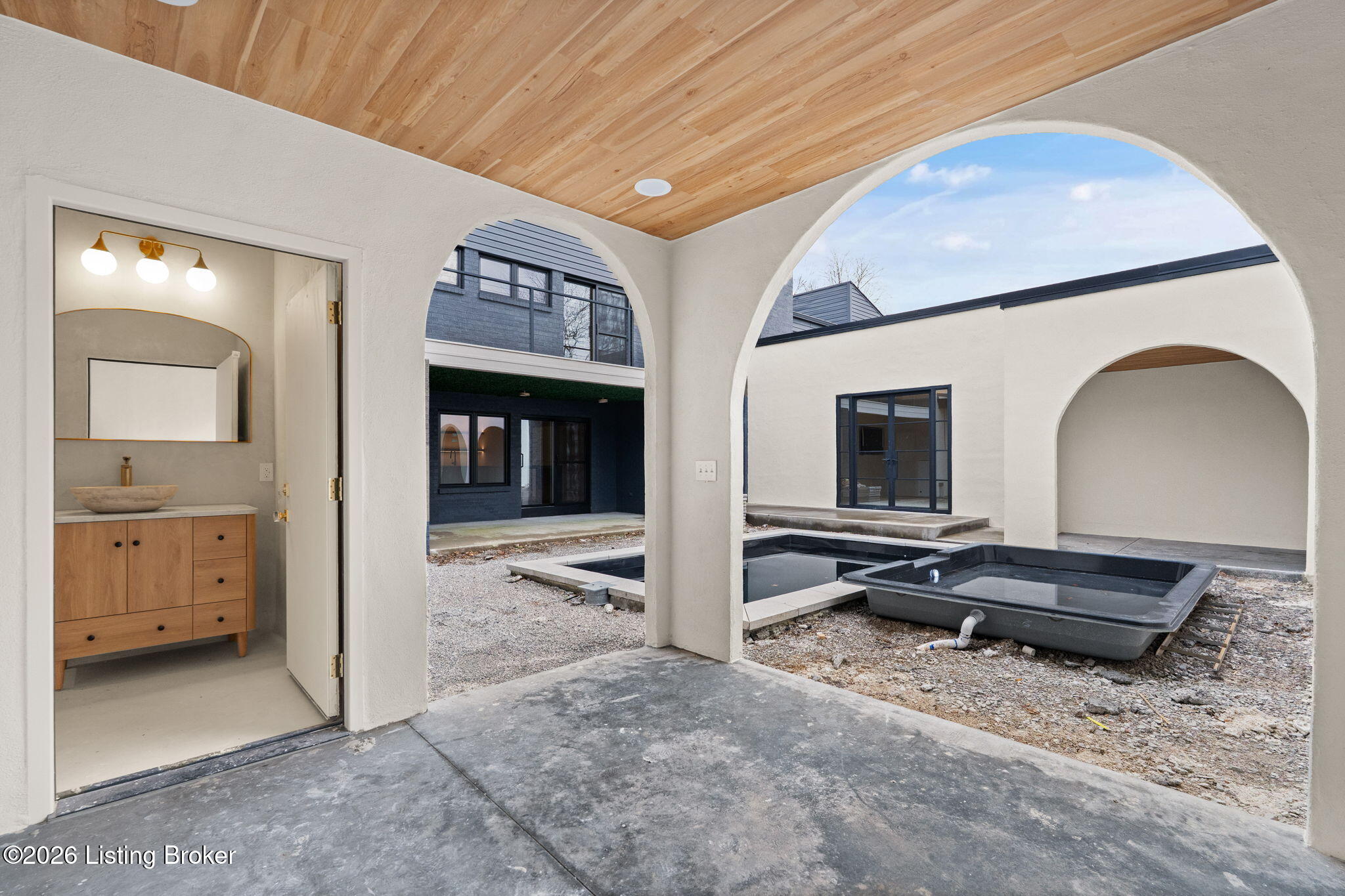 Shelbyville, Kentucky, 40065, United States, 5 Bedrooms Bedrooms, ,5 BathroomsBathrooms,Residential,Active,2007617