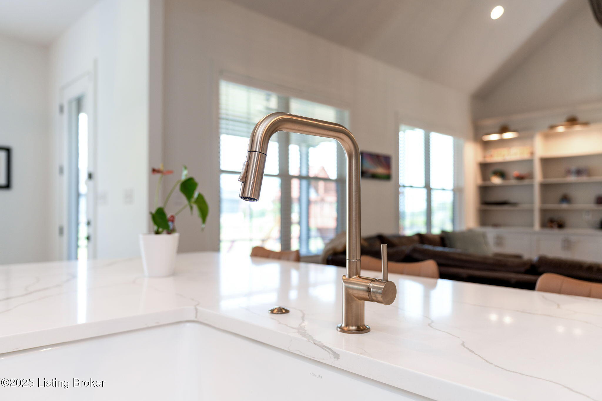 Crestwood, Kentucky, 40014, United States, 5 Bedrooms Bedrooms, ,5 BathroomsBathrooms,Residential,Active,1880027