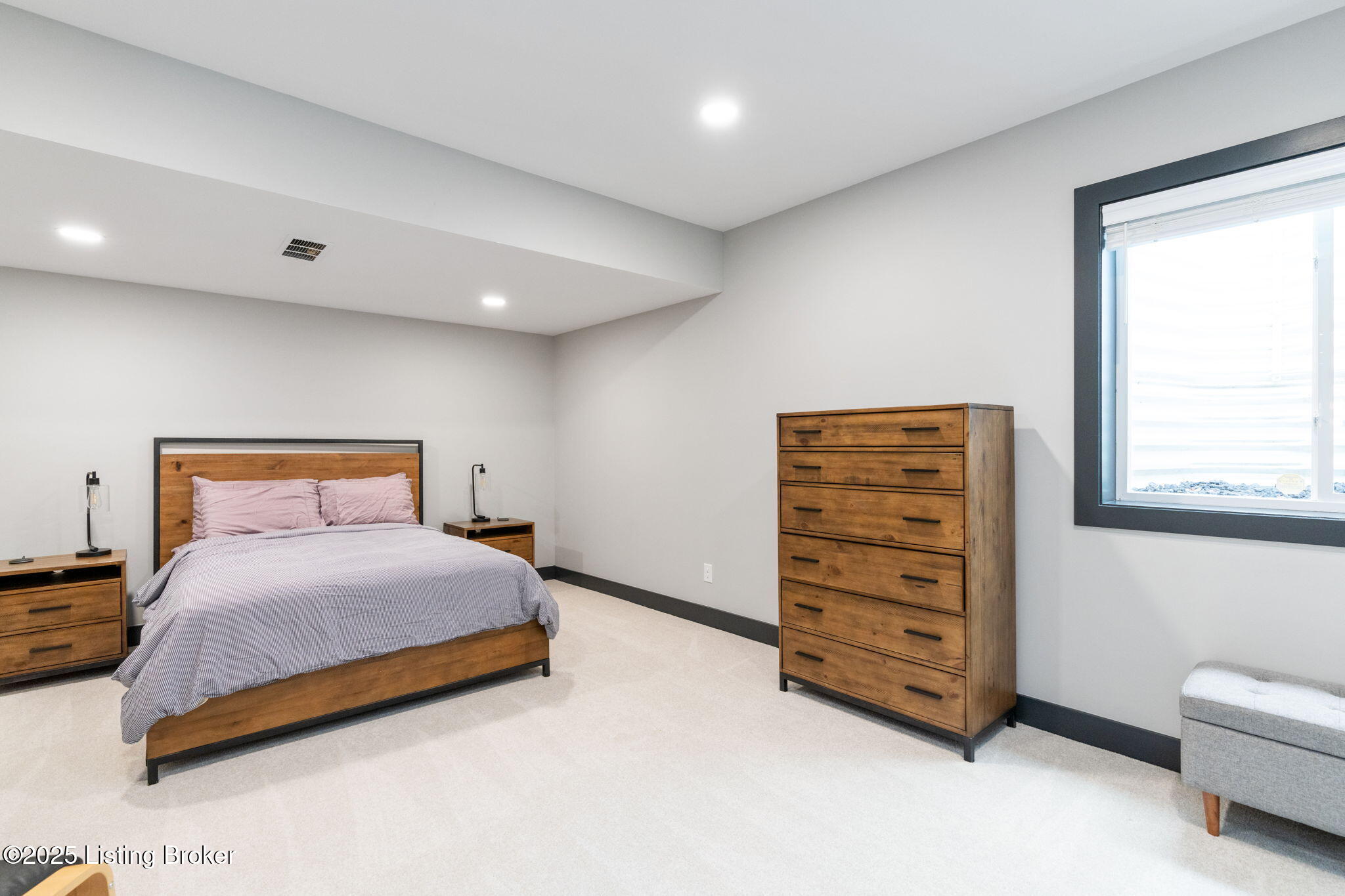 Crestwood, Kentucky, 40014, United States, 5 Bedrooms Bedrooms, ,5 BathroomsBathrooms,Residential,Active,1880027