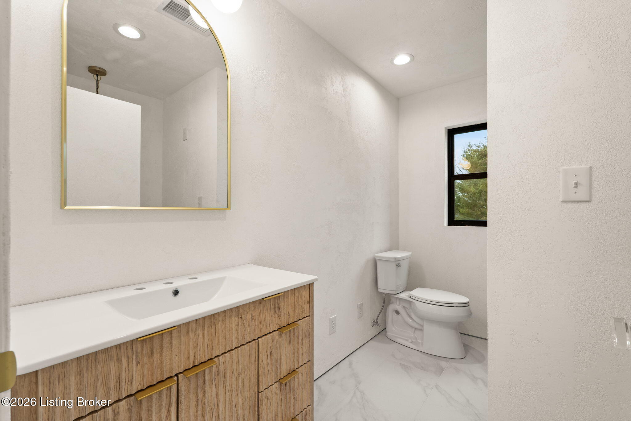 Shelbyville, Kentucky, 40065, United States, 5 Bedrooms Bedrooms, ,5 BathroomsBathrooms,Residential,Active,2007617