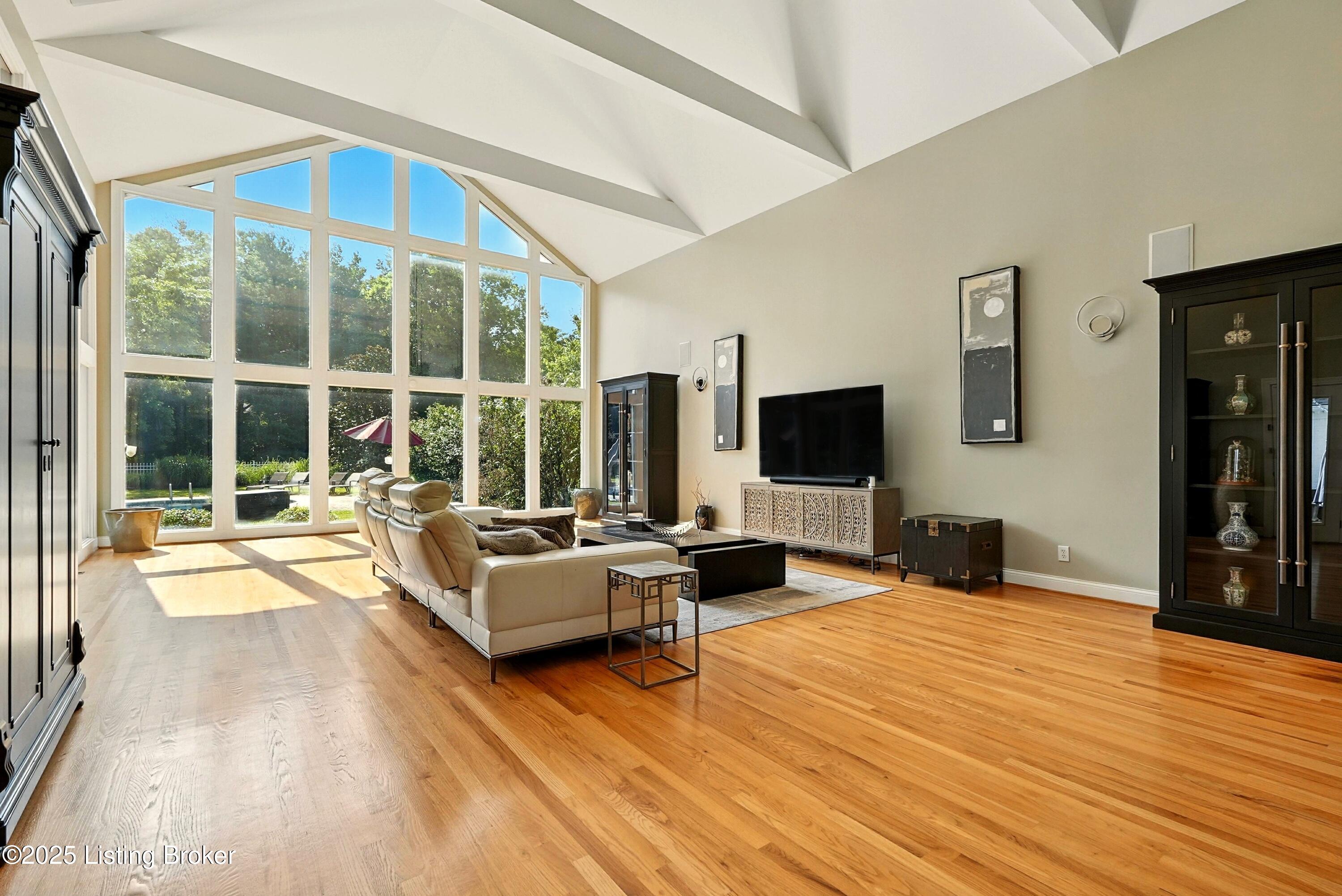 Louisville, Kentucky, 40223, United States, 5 Bedrooms Bedrooms, ,5 BathroomsBathrooms,Residential,Active,1968407