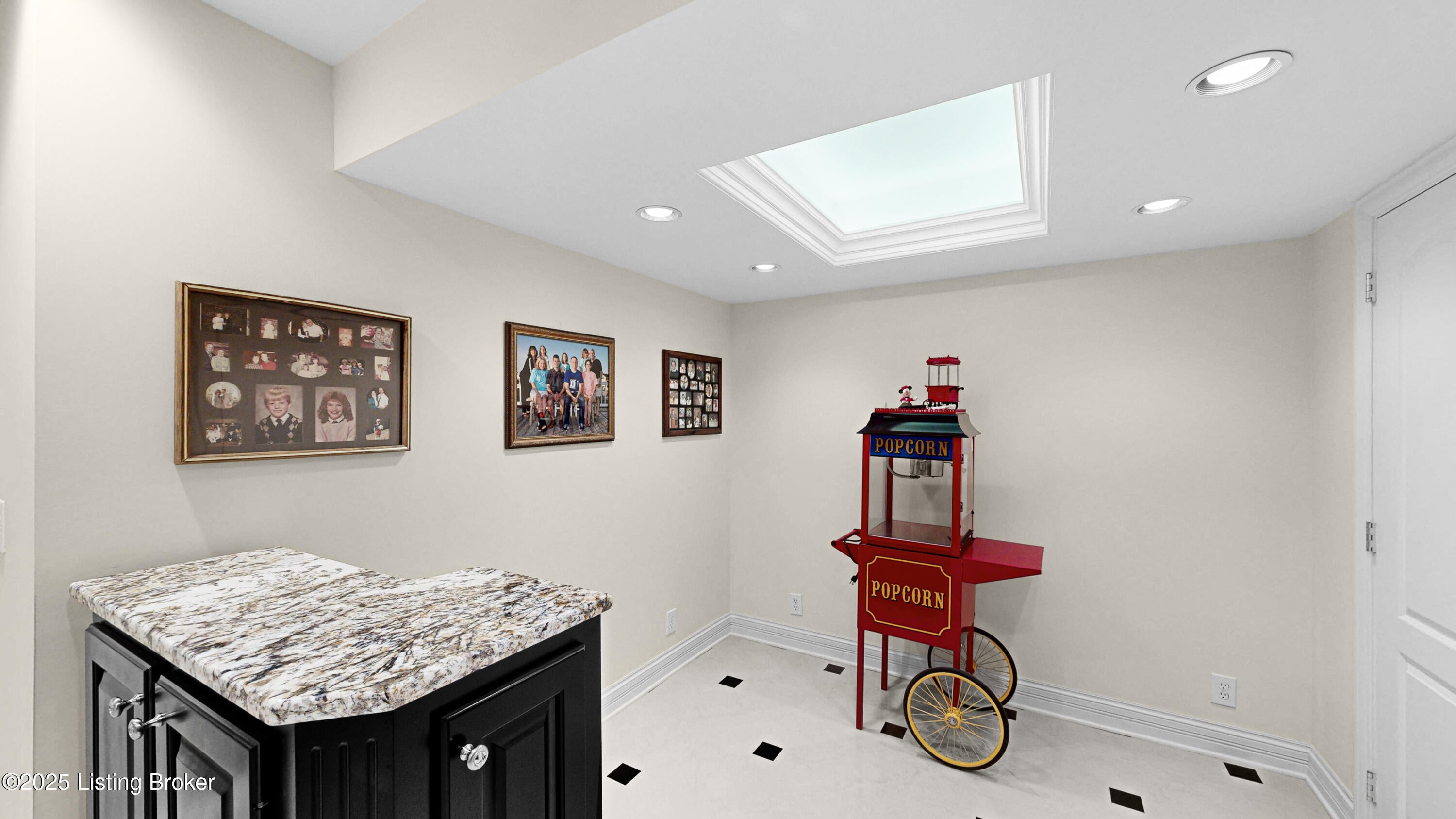 Prospect, Kentucky, 40059, United States, 4 Bedrooms Bedrooms, ,5 BathroomsBathrooms,Residential,Active,1944096