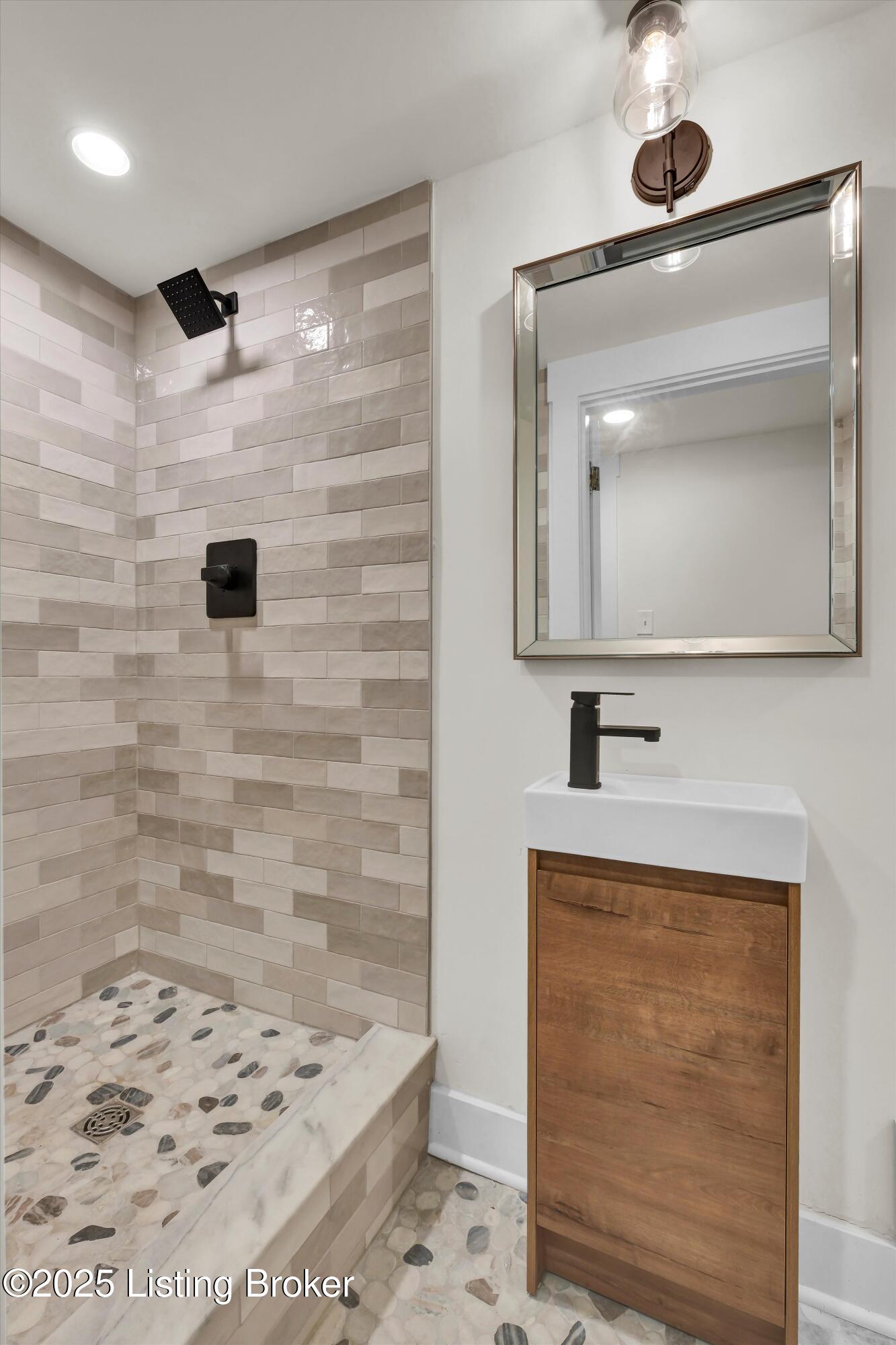 Louisville, Kentucky, 40205, United States, 4 Bedrooms Bedrooms, ,5 BathroomsBathrooms,Residential,Active,1987233