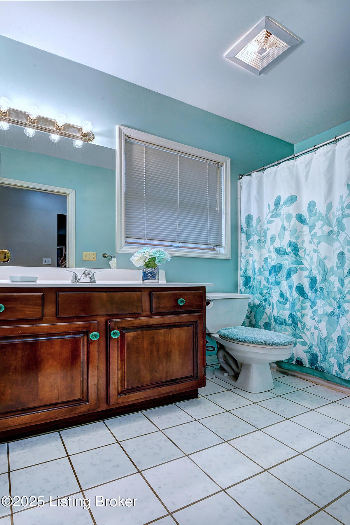 Louisville, Kentucky, 40220, United States, 5 Bedrooms Bedrooms, ,7 BathroomsBathrooms,Residential,Active,1953976